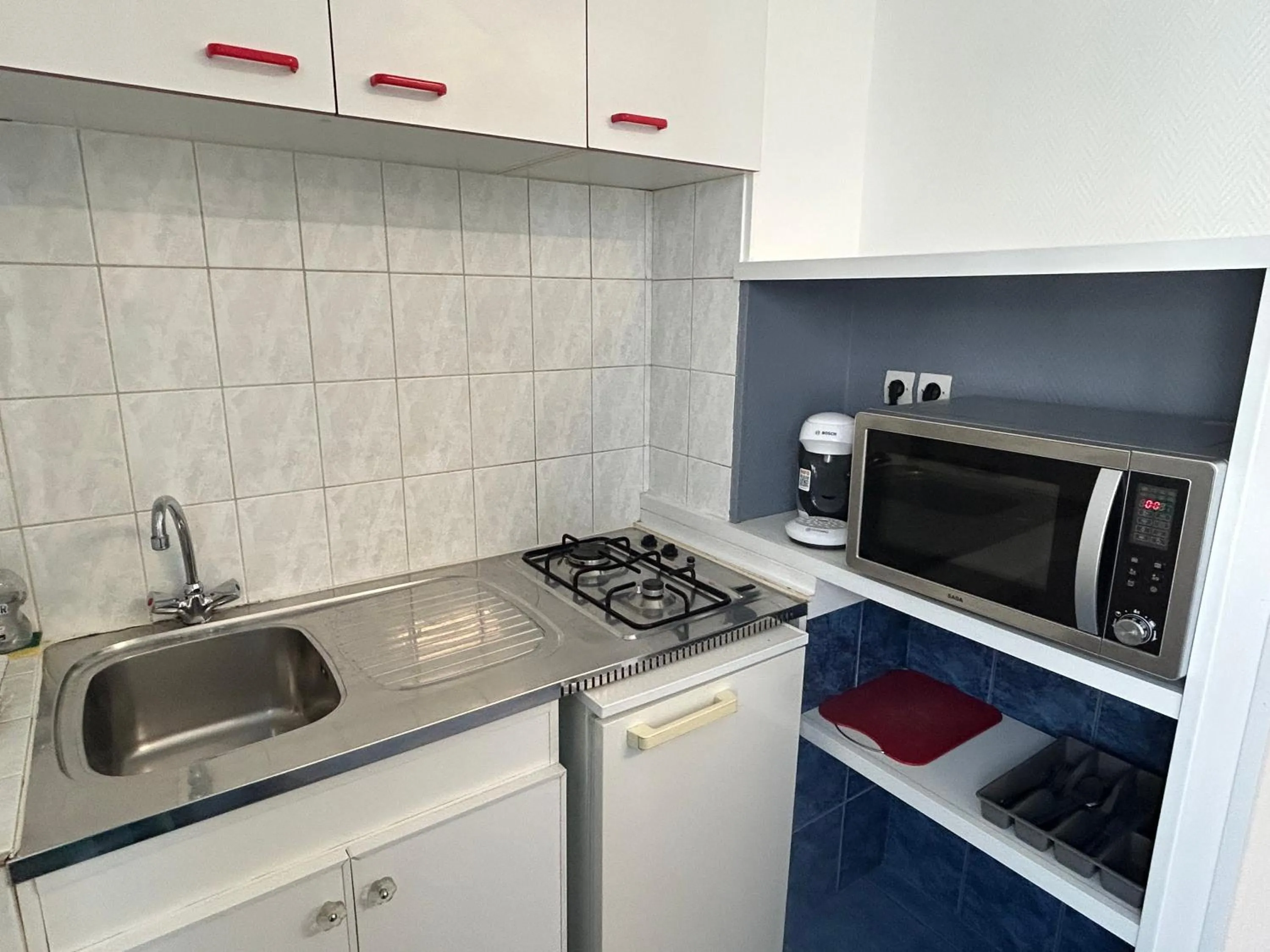 Kitchen or kitchenette in Hôtel et Appart 'hôtel Chez Gino ETAPLES-Le Touquet