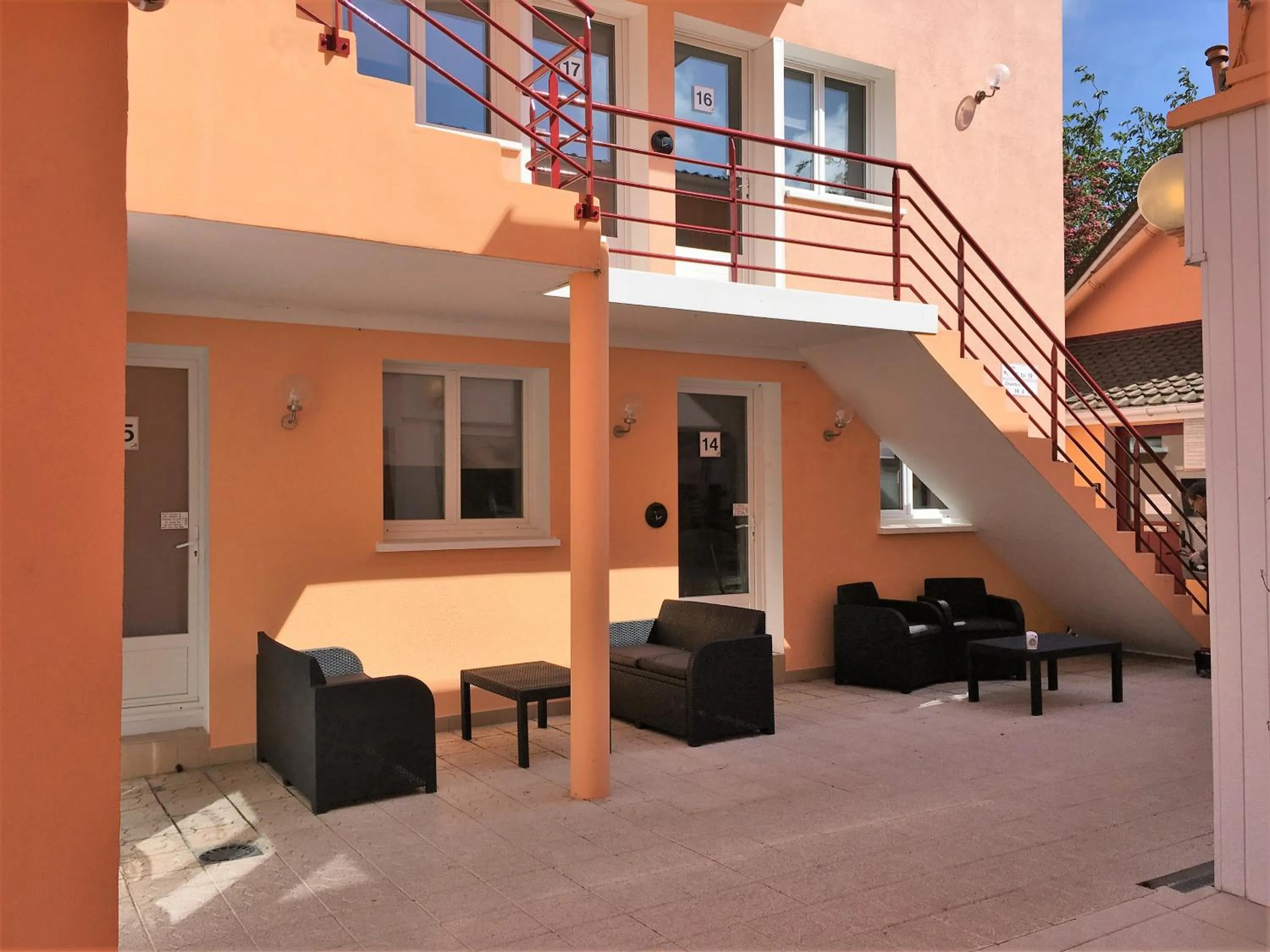 Patio in Hôtel et Appart 'hôtel Chez Gino ETAPLES-Le Touquet