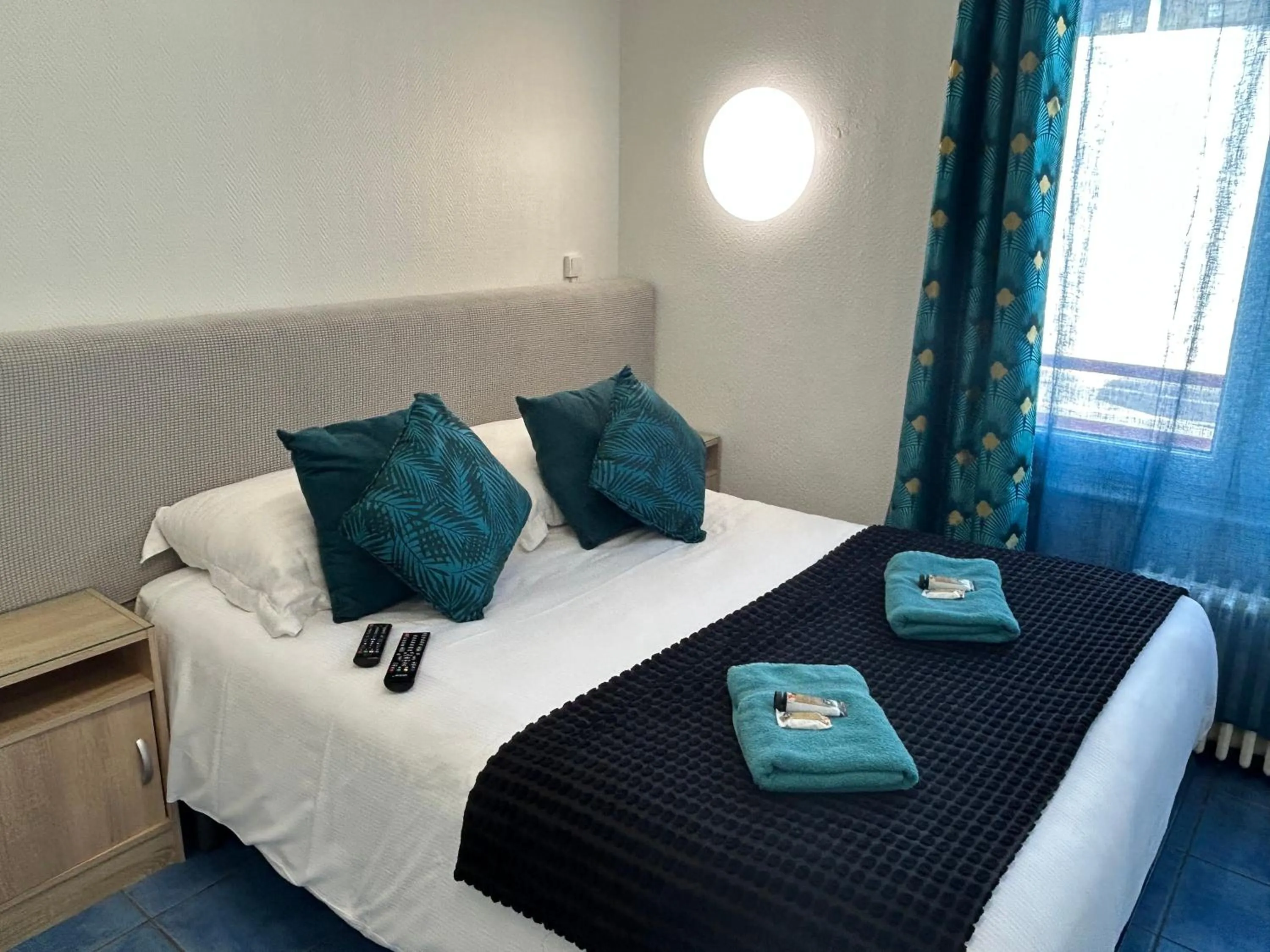 Bed in Hôtel et Appart 'hôtel Chez Gino ETAPLES-Le Touquet