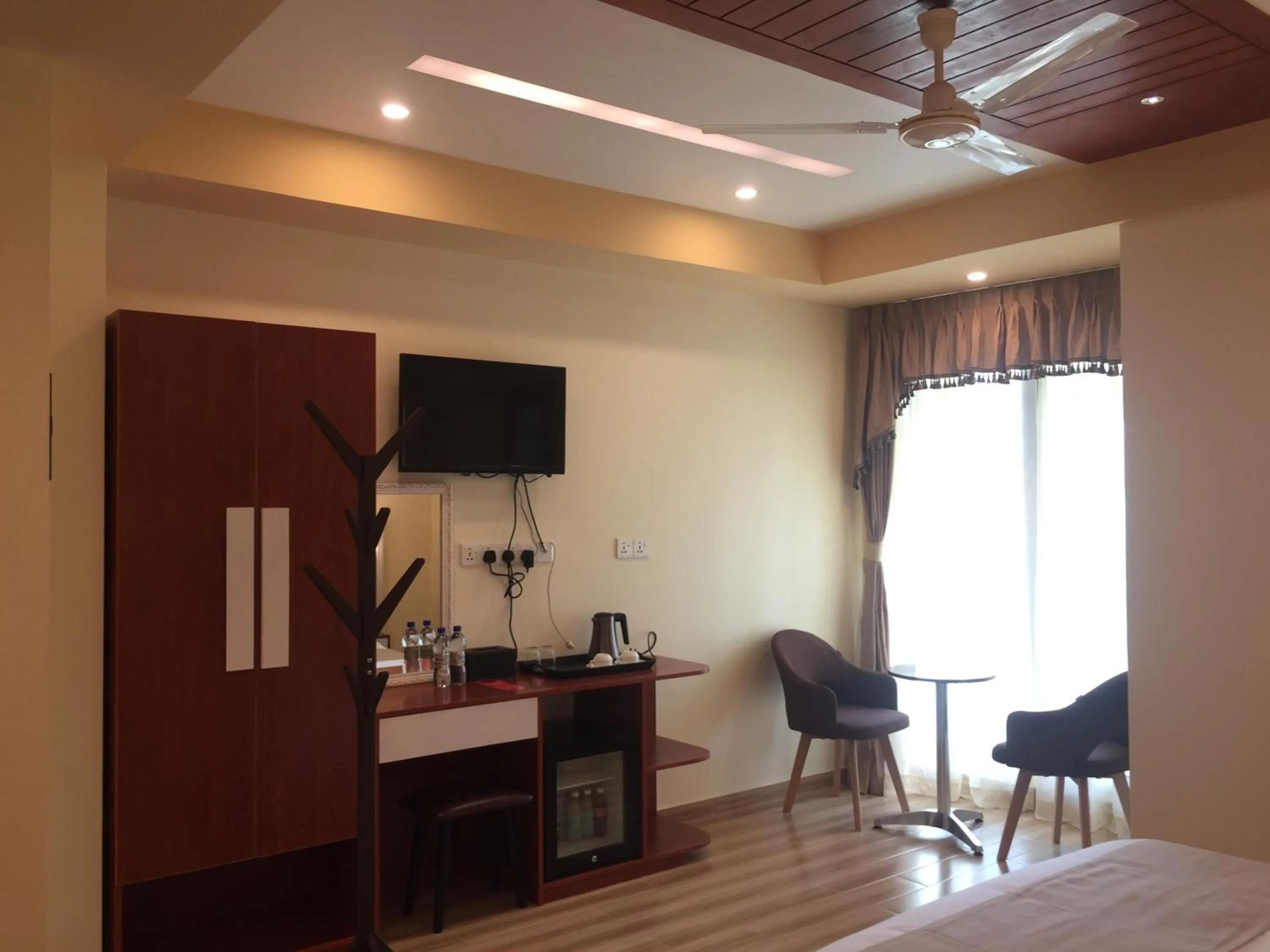 Communal lounge/ TV room, Bed in Rosemary Boutique