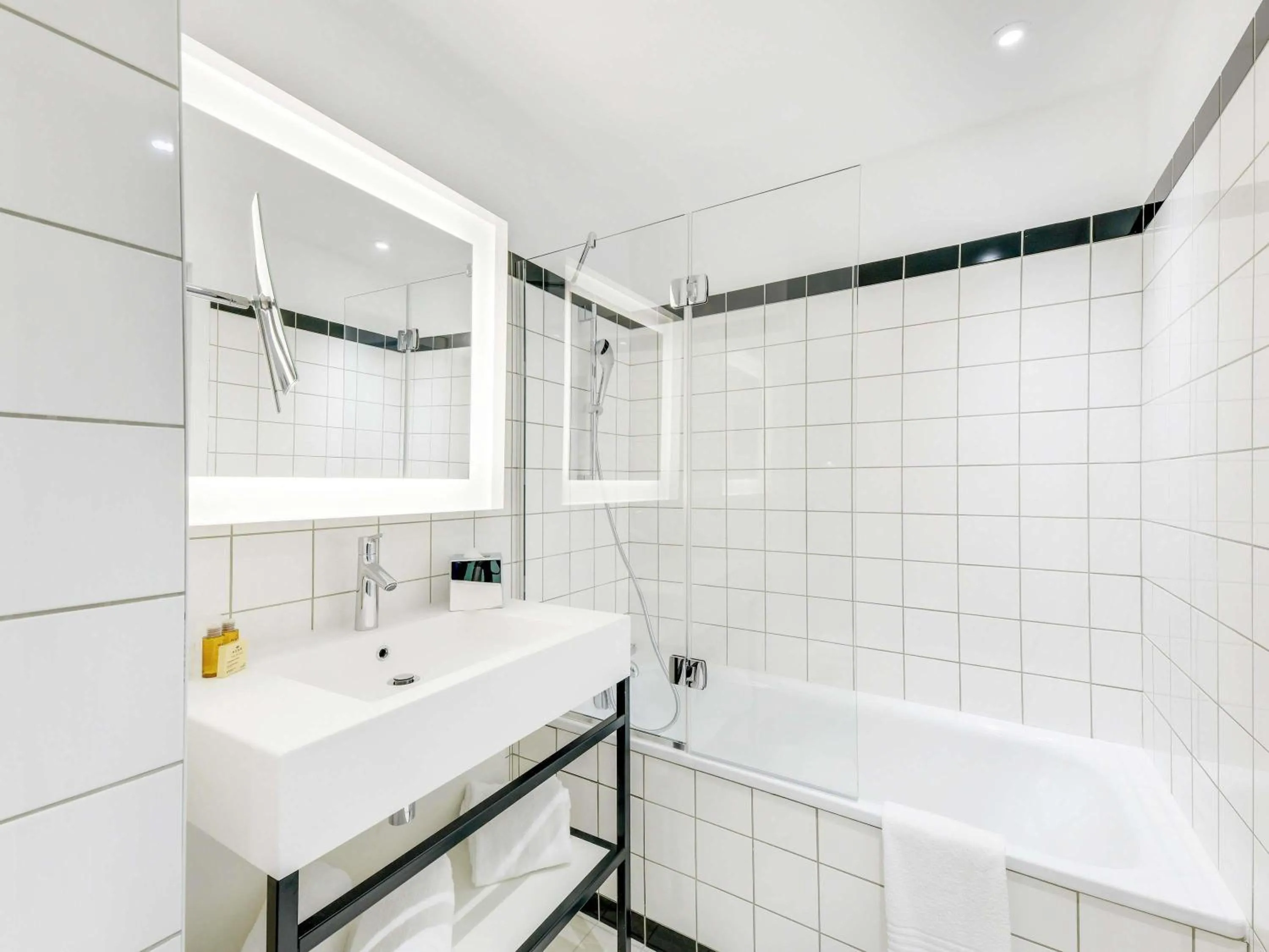 Bedroom in Mercure Paris Orly Airport