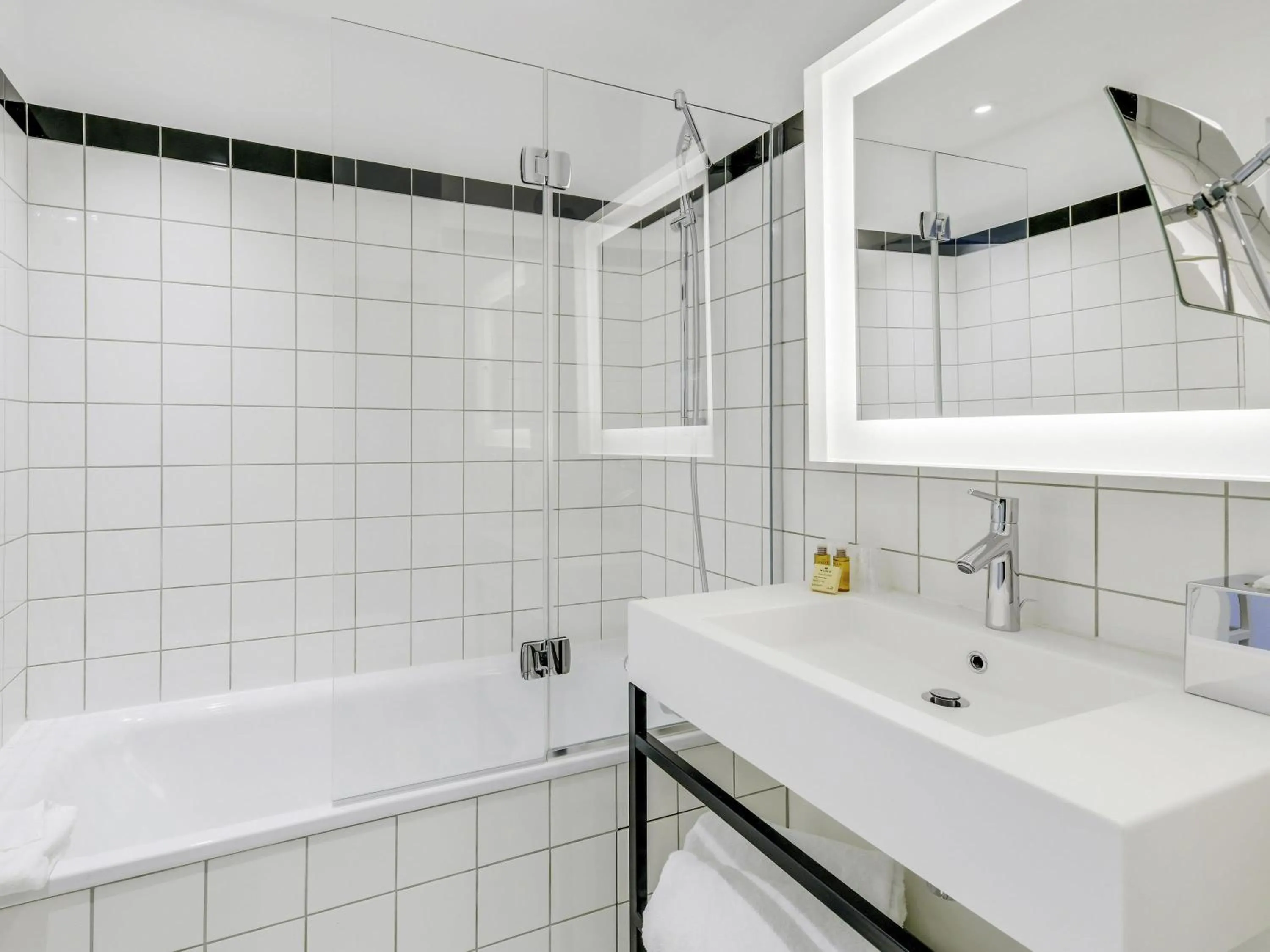 Bedroom in Mercure Paris Orly Airport