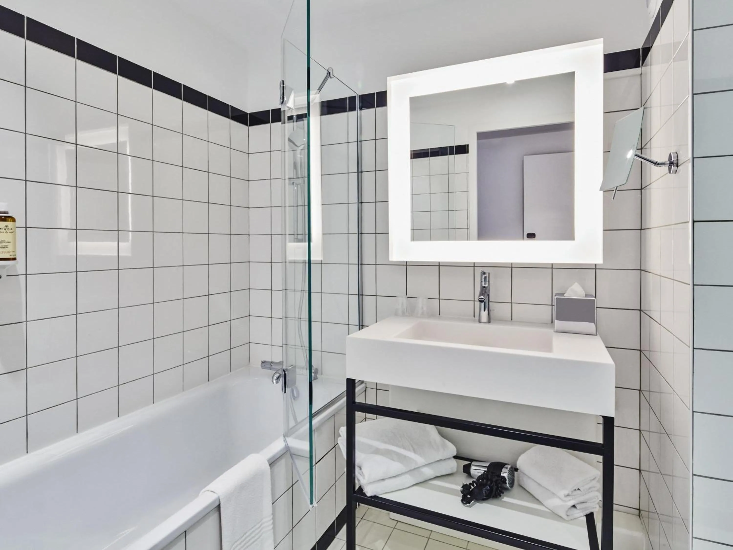 Bedroom in Mercure Paris Orly Airport