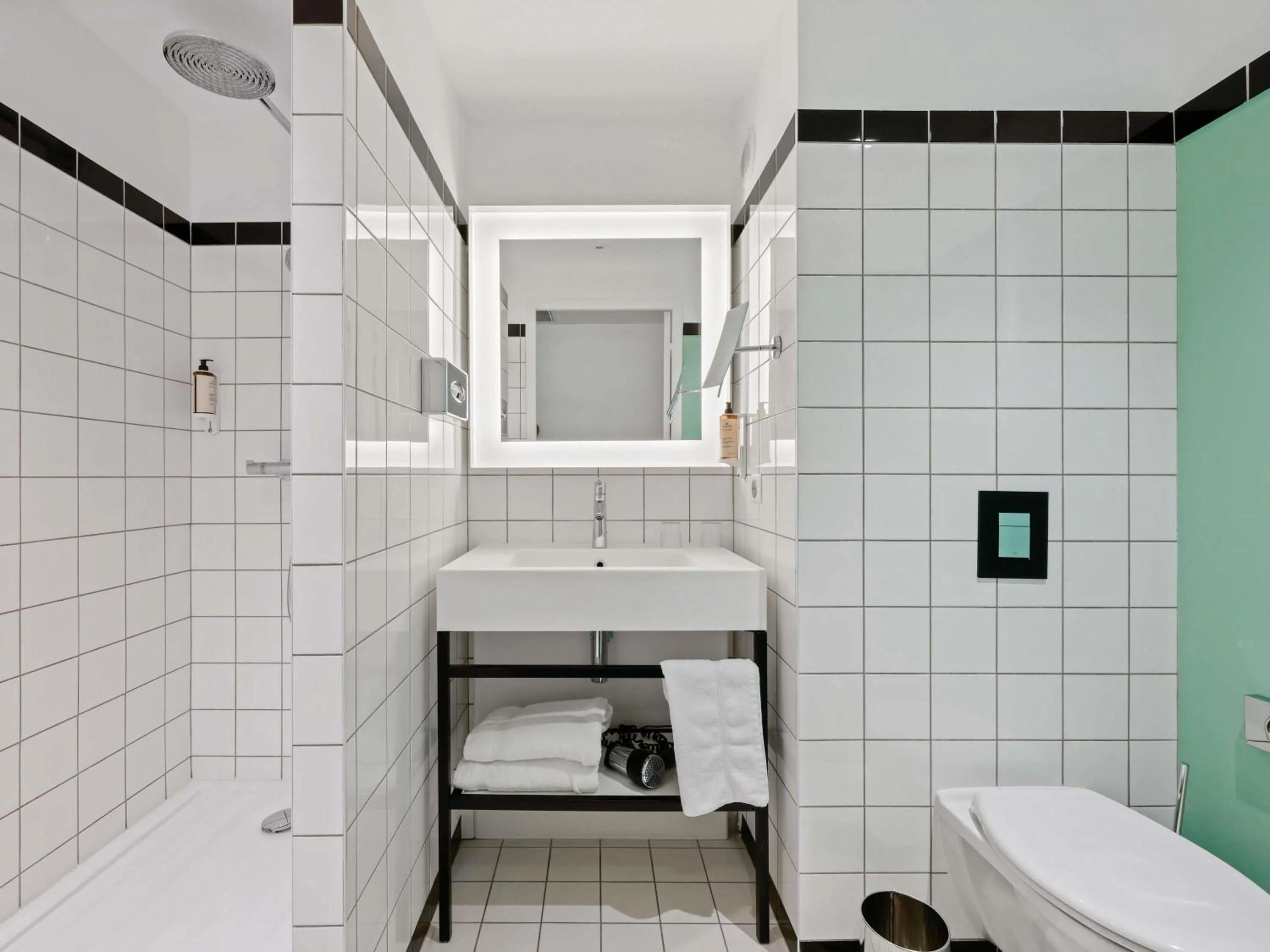 Bedroom in Mercure Paris Orly Airport