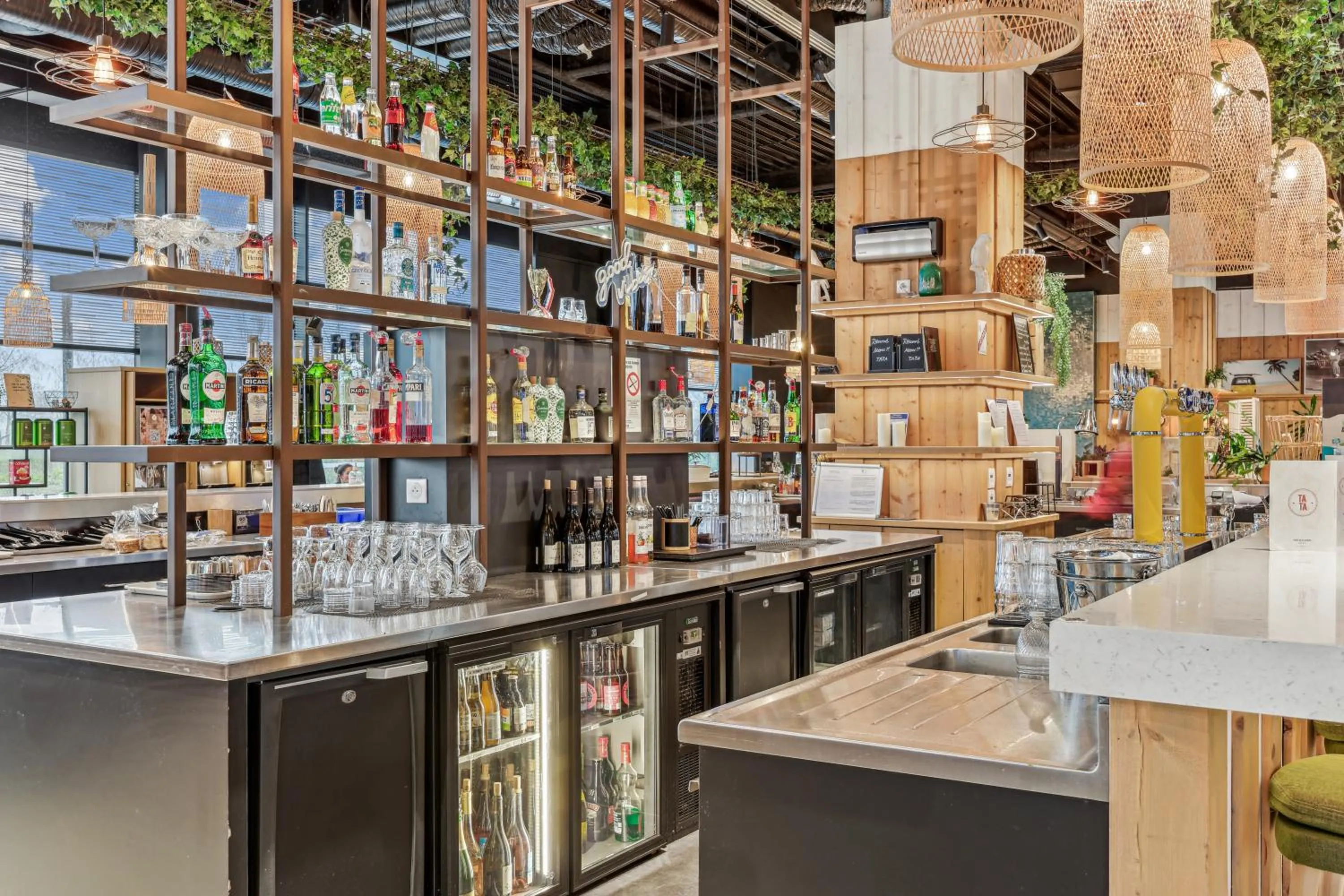 Lounge or bar in Mercure Paris Orly Airport