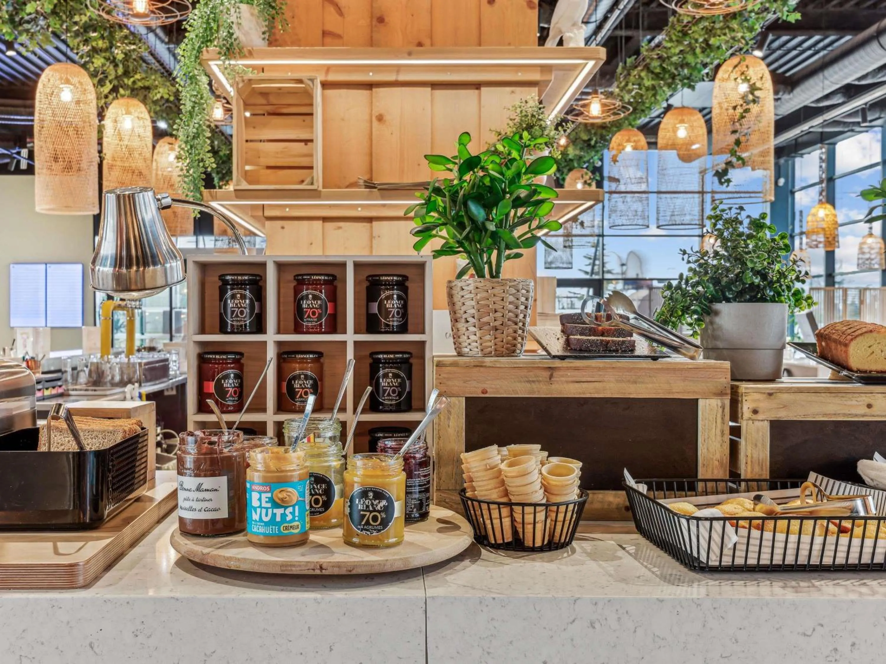 Breakfast in Mercure Paris Orly Airport