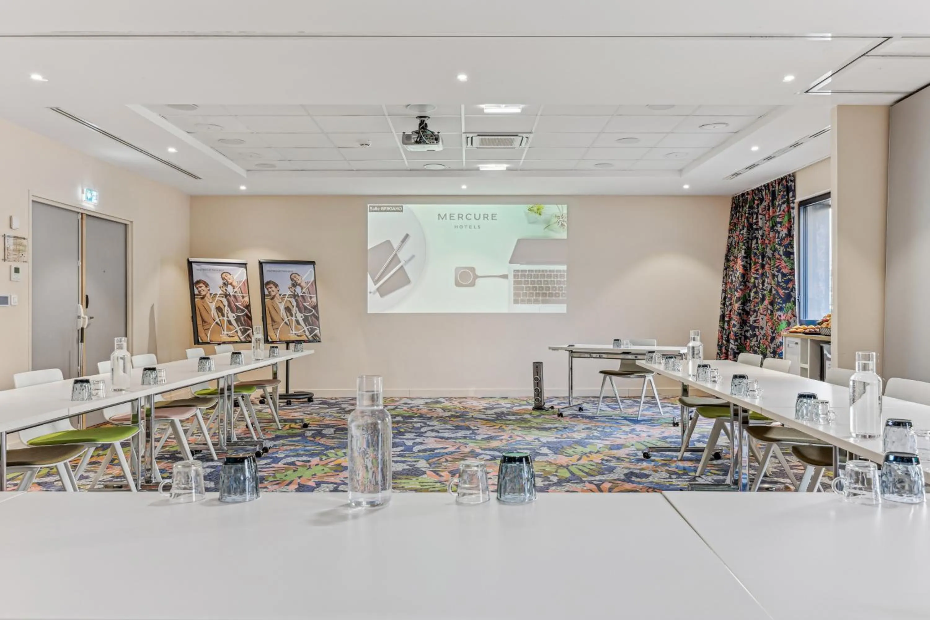 Seating area in Mercure Paris Orly Airport