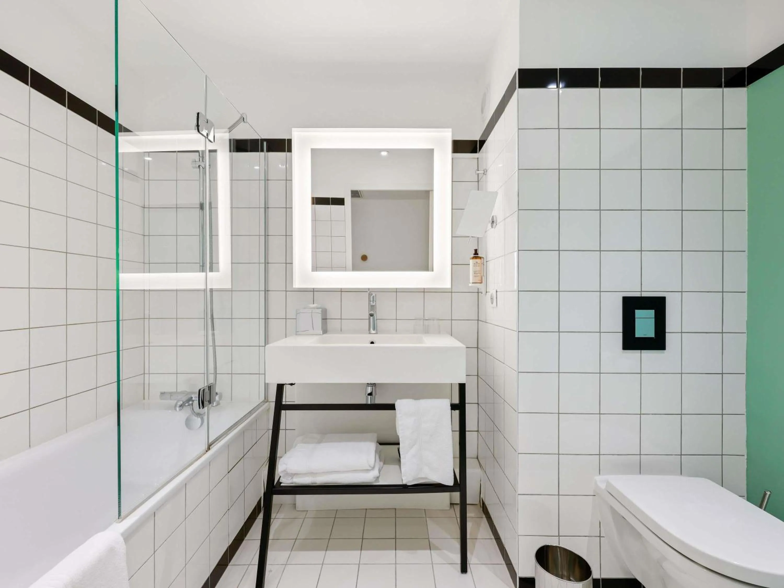 Bedroom in Mercure Paris Orly Airport