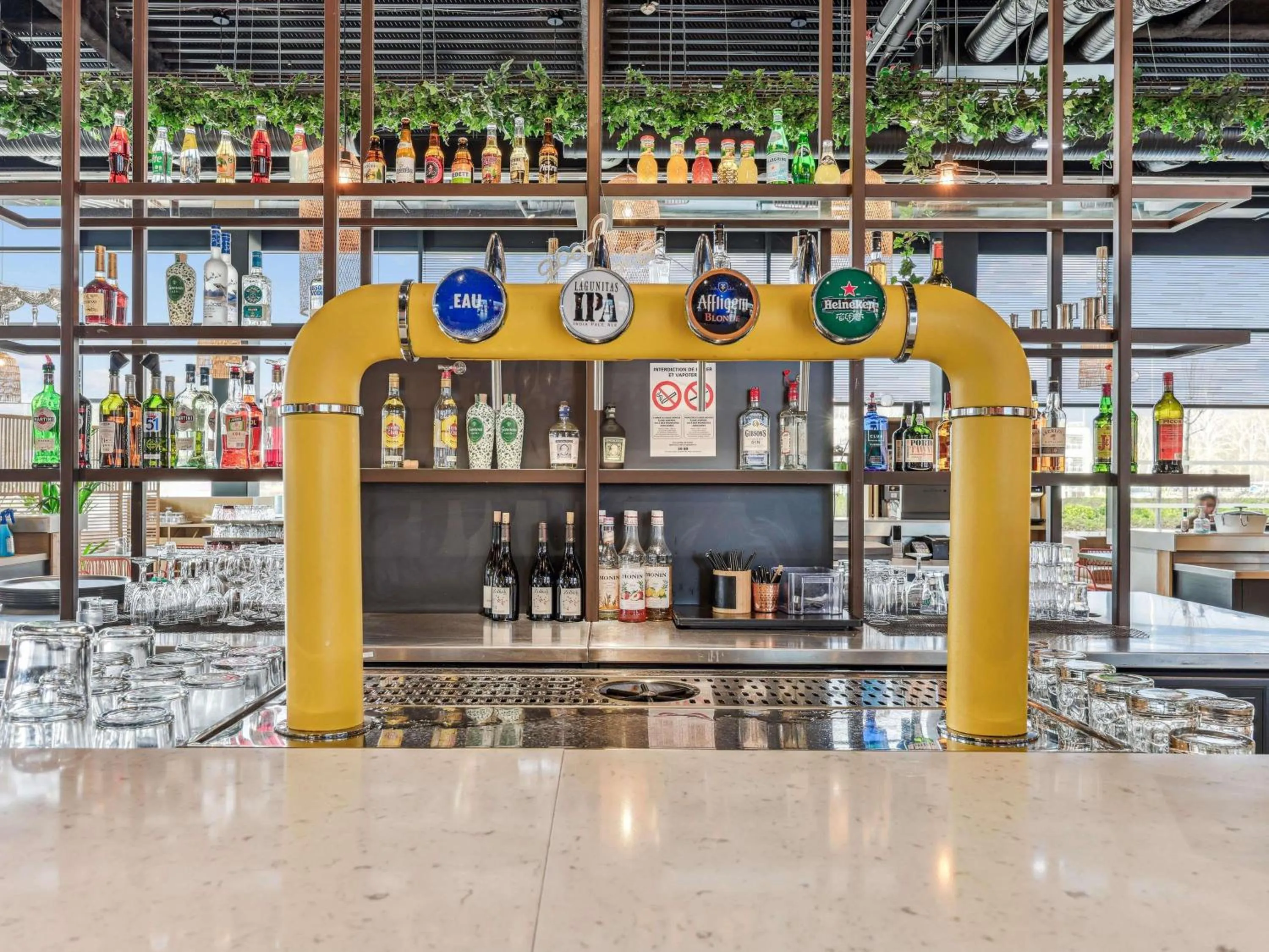 Lounge or bar in Mercure Paris Orly Airport