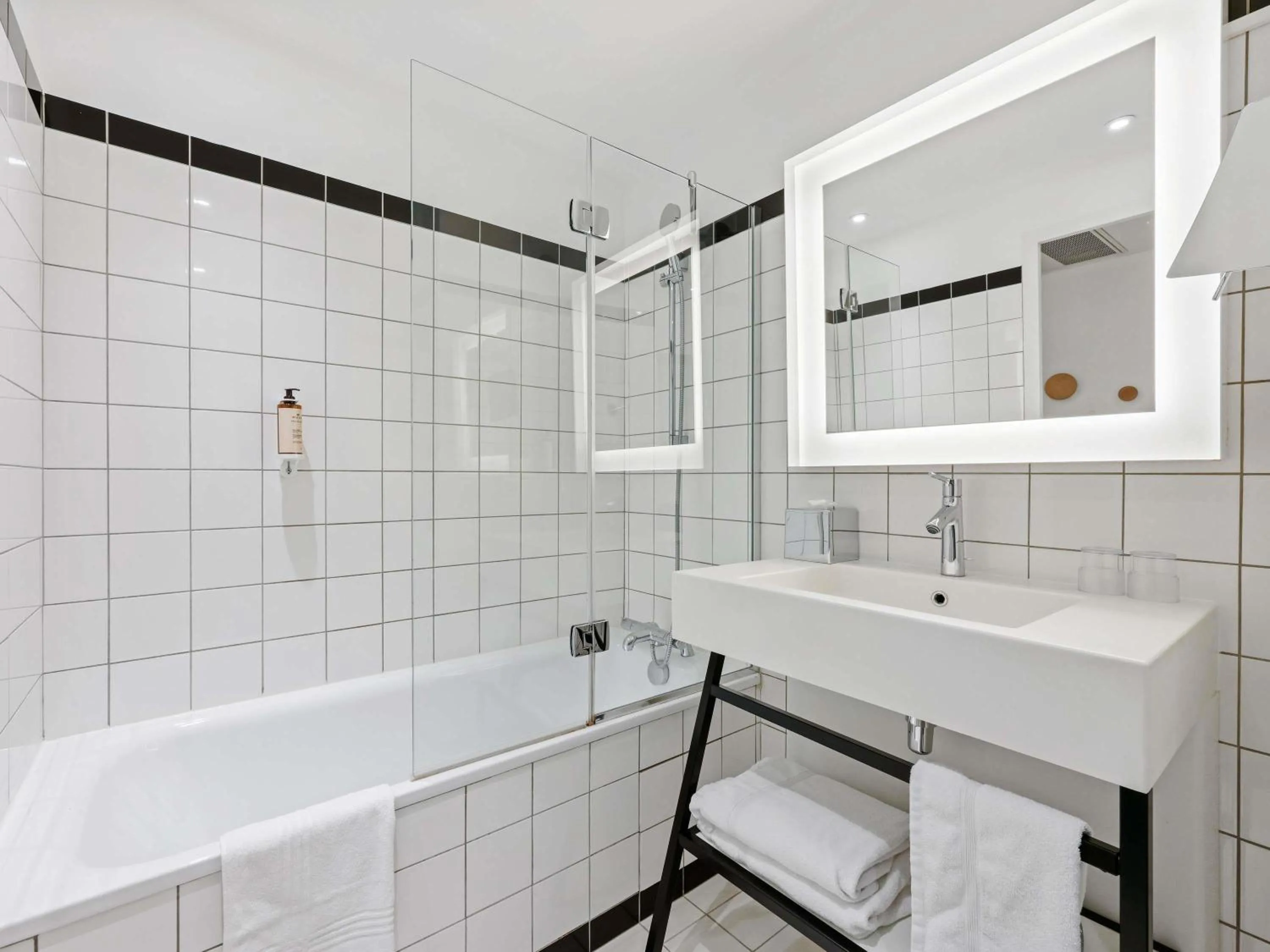 Bedroom in Mercure Paris Orly Airport