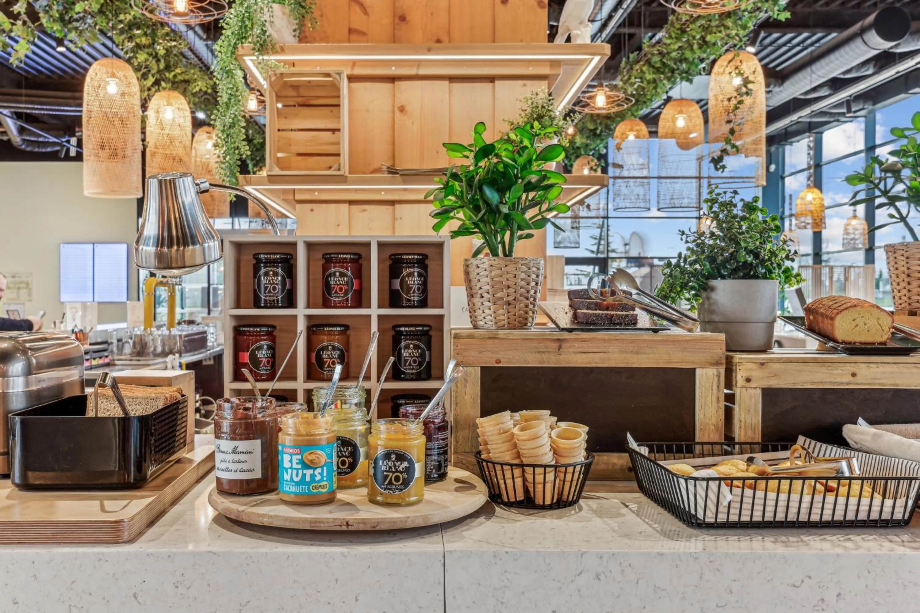 Breakfast in Mercure Paris Orly Airport