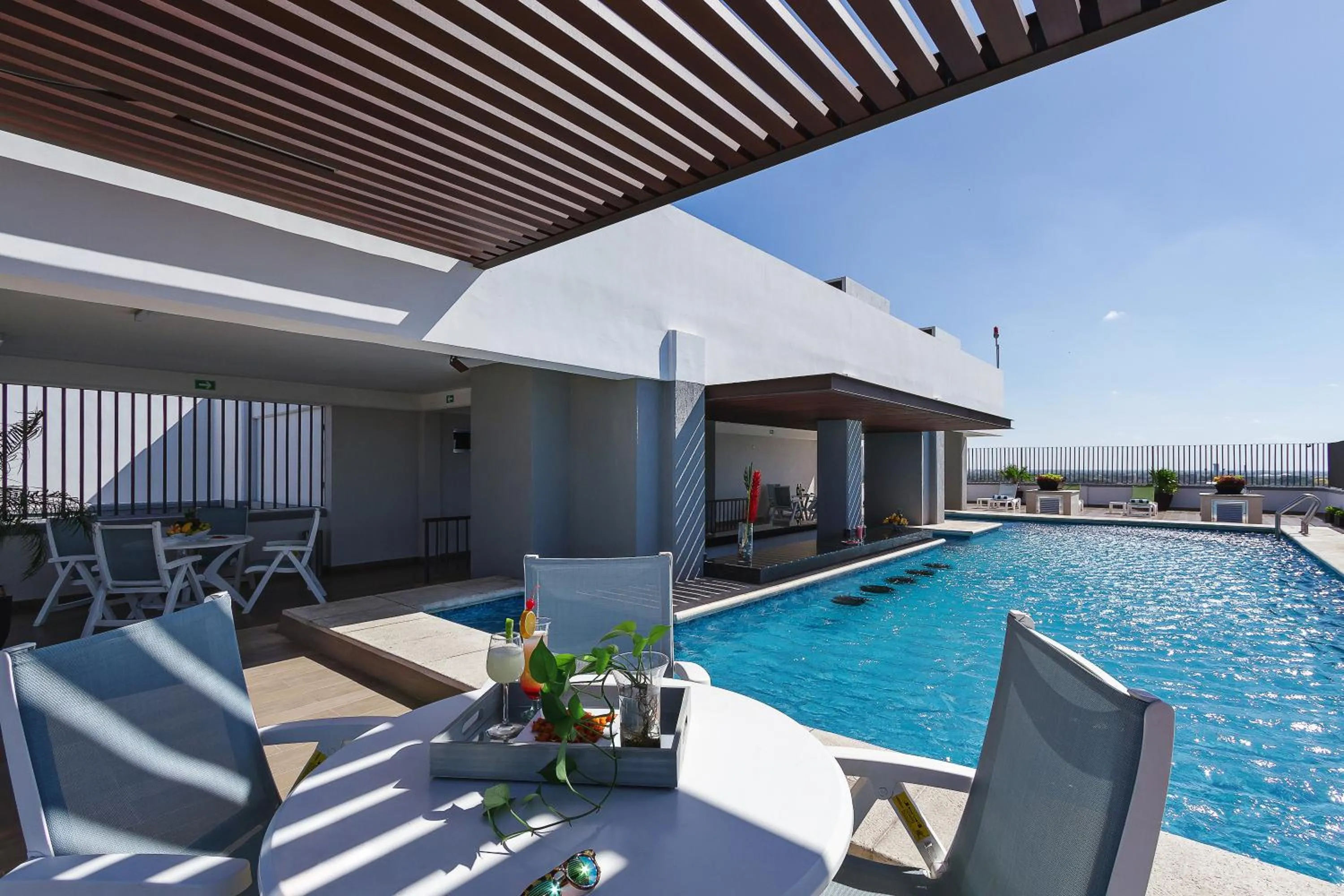 Swimming pool in Hotel El Conquistador del Paseo de Montejo