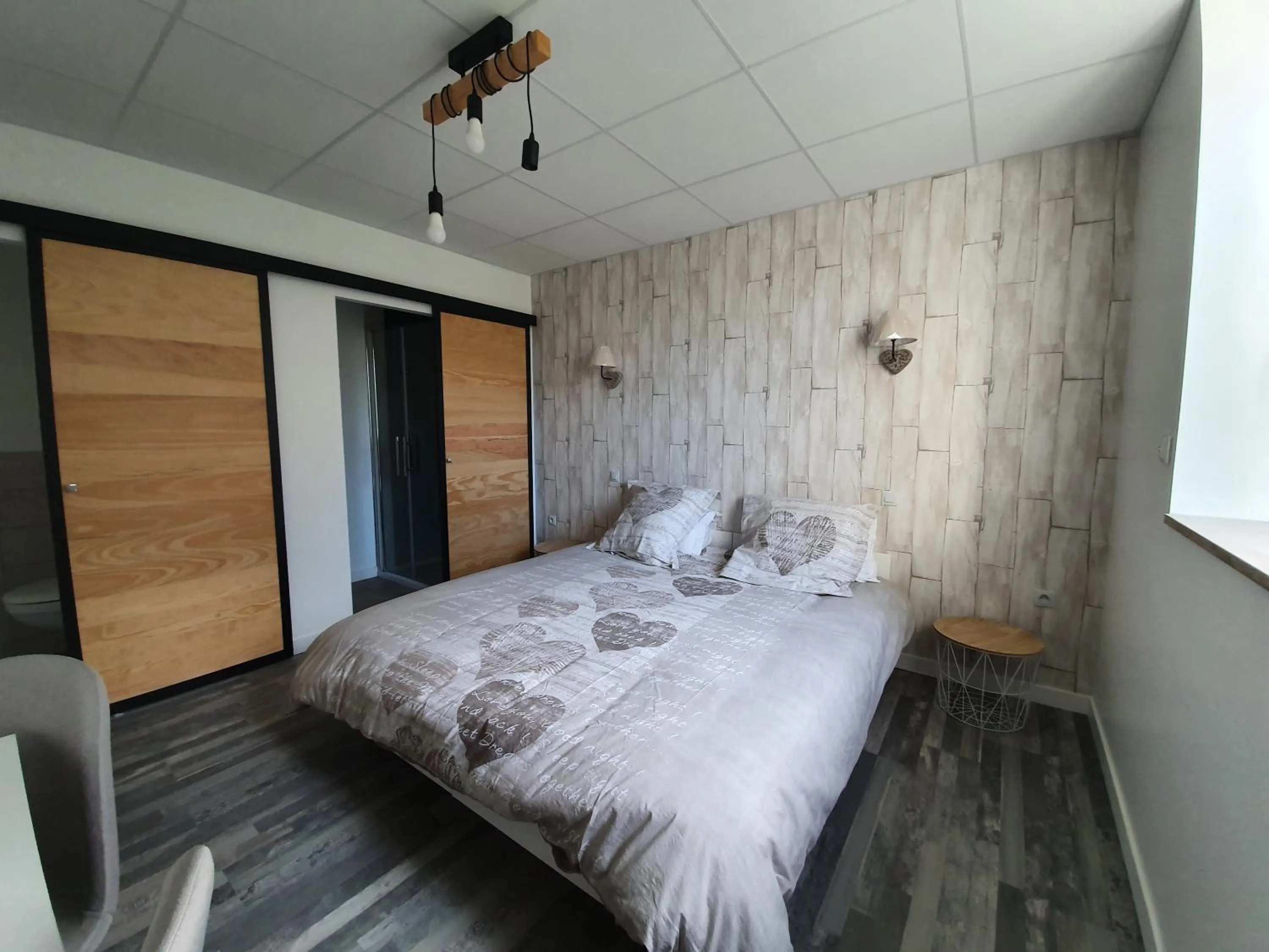 Photo of the whole room, Bed in Le Pont Sée