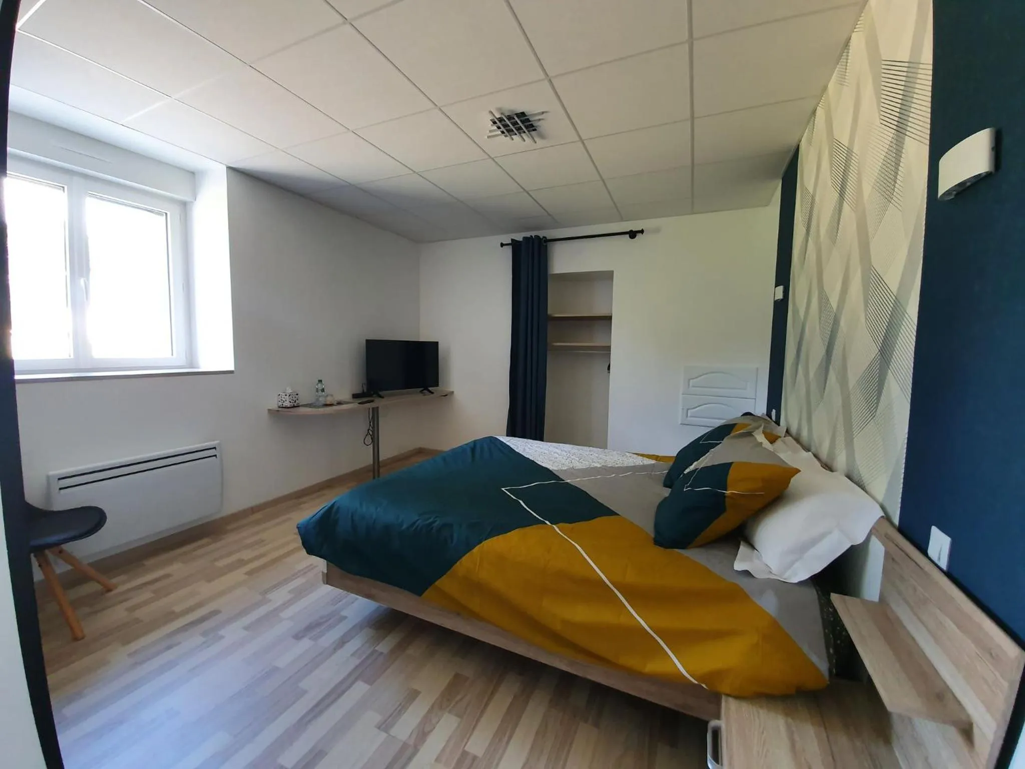 Photo of the whole room, Bed in Le Pont Sée