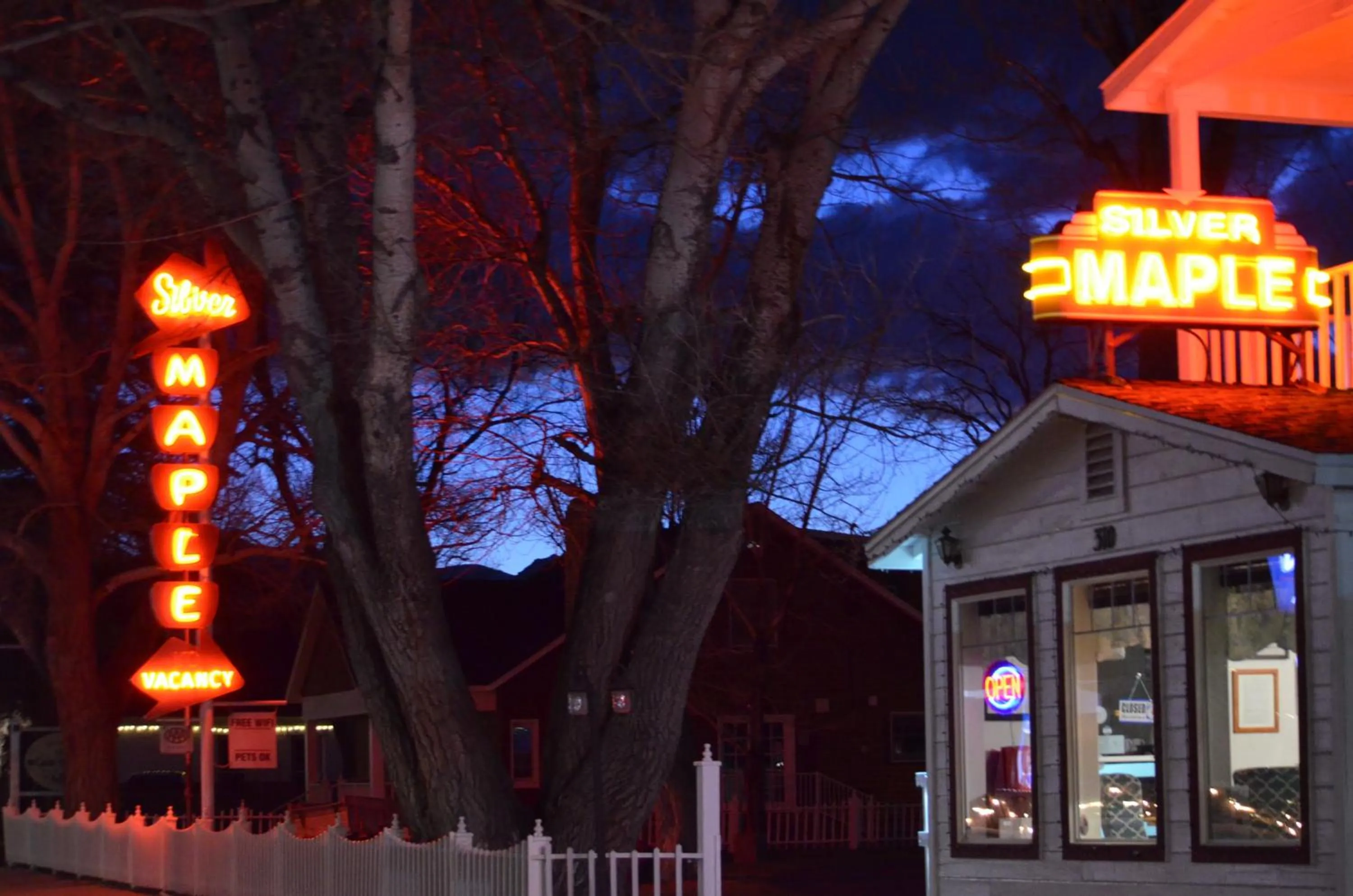 Logo/Certificate/Sign in Silver Maple Inn