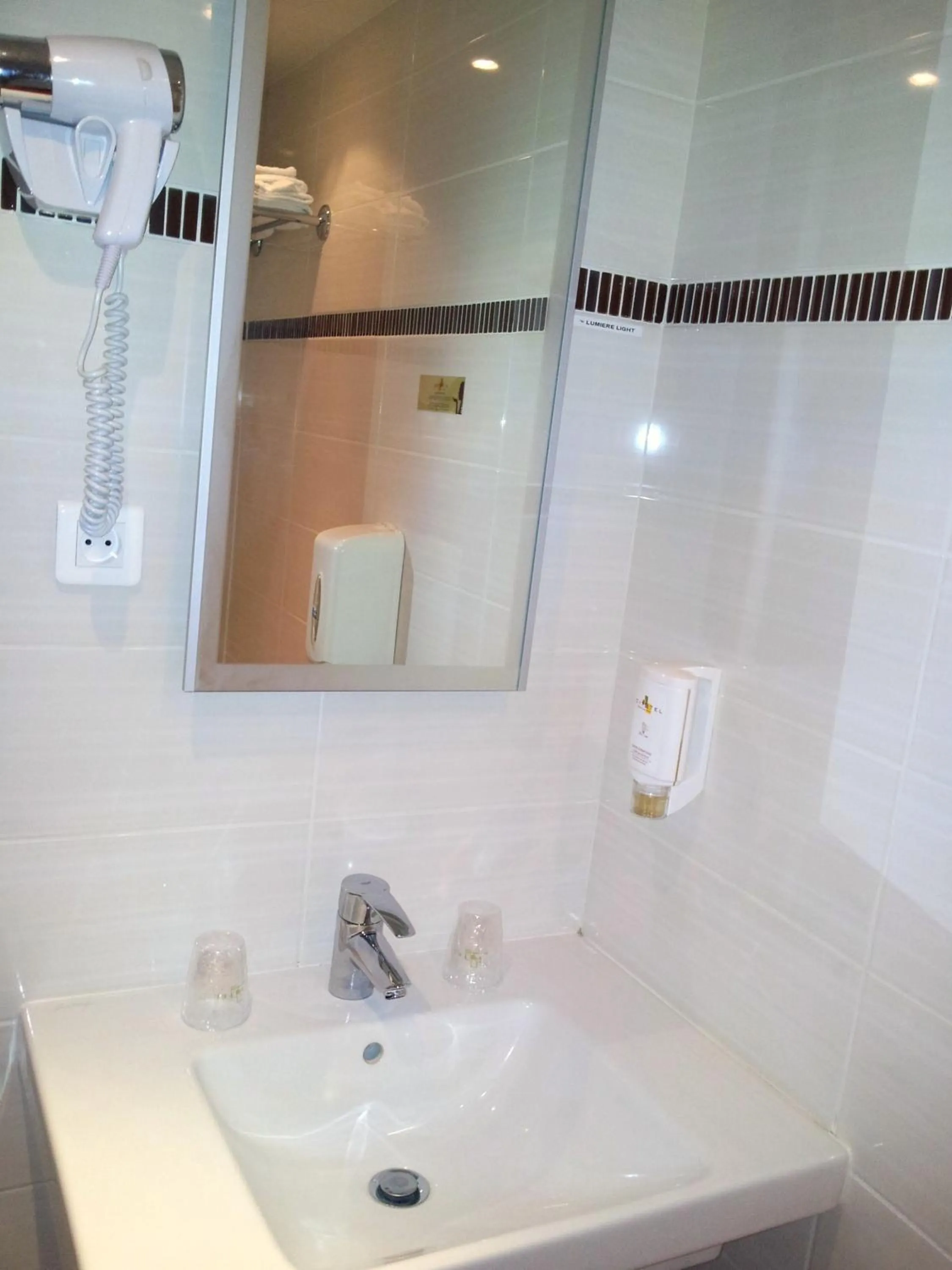 Bathroom in Cit'Hotel Du Port Rhu