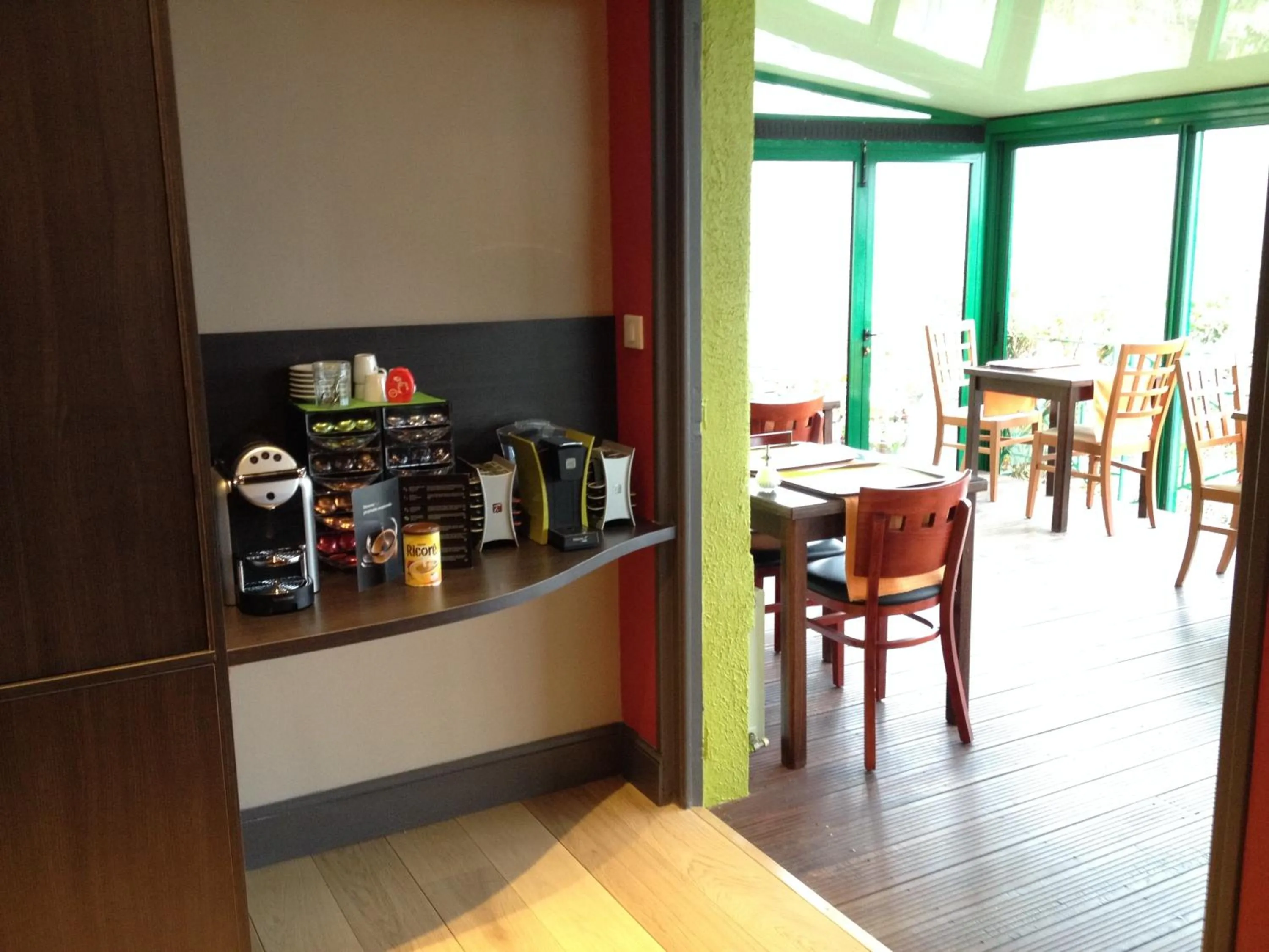 Breakfast in Cit'Hotel Du Port Rhu