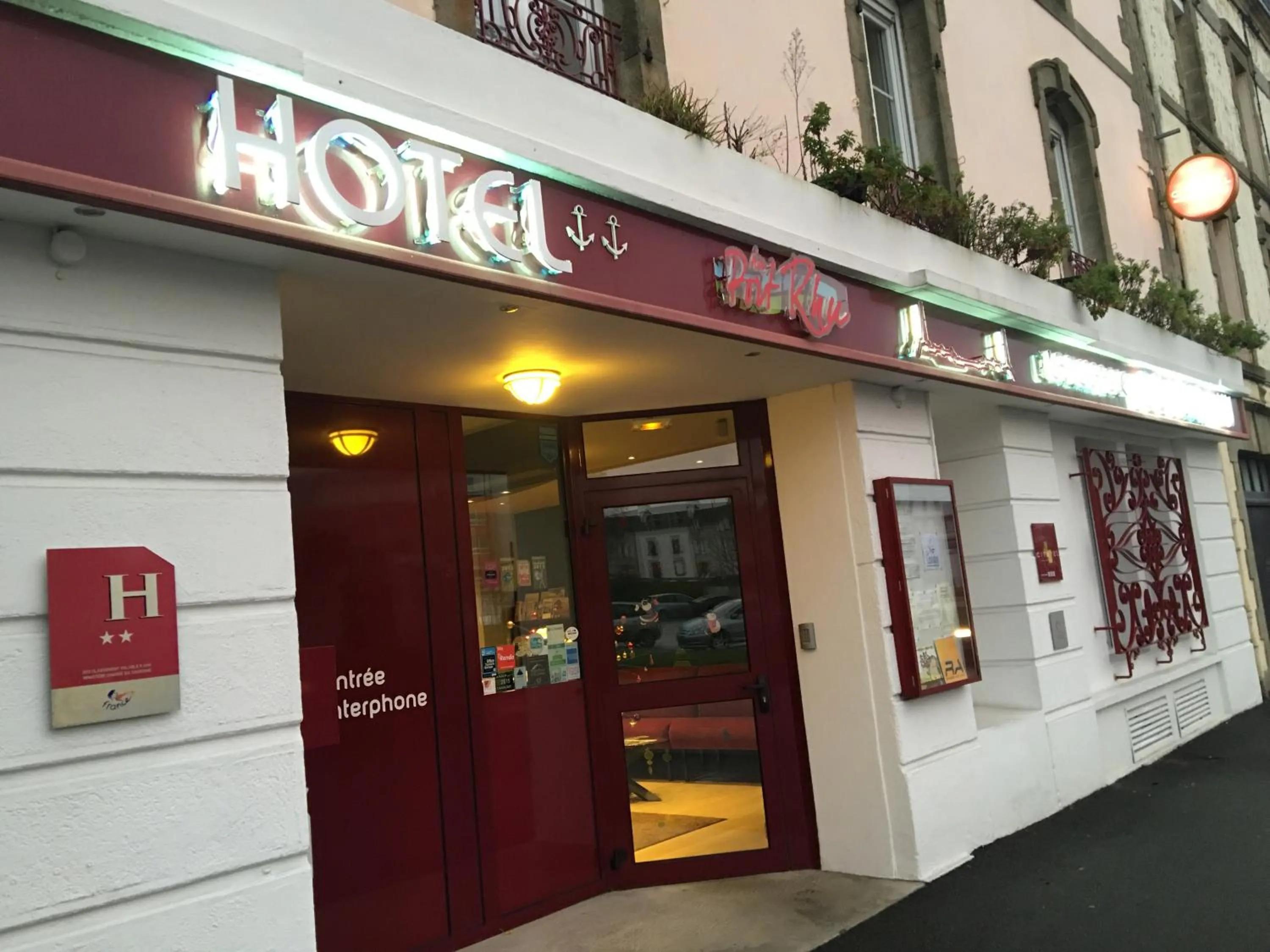 Facade/entrance in Cit'Hotel Du Port Rhu