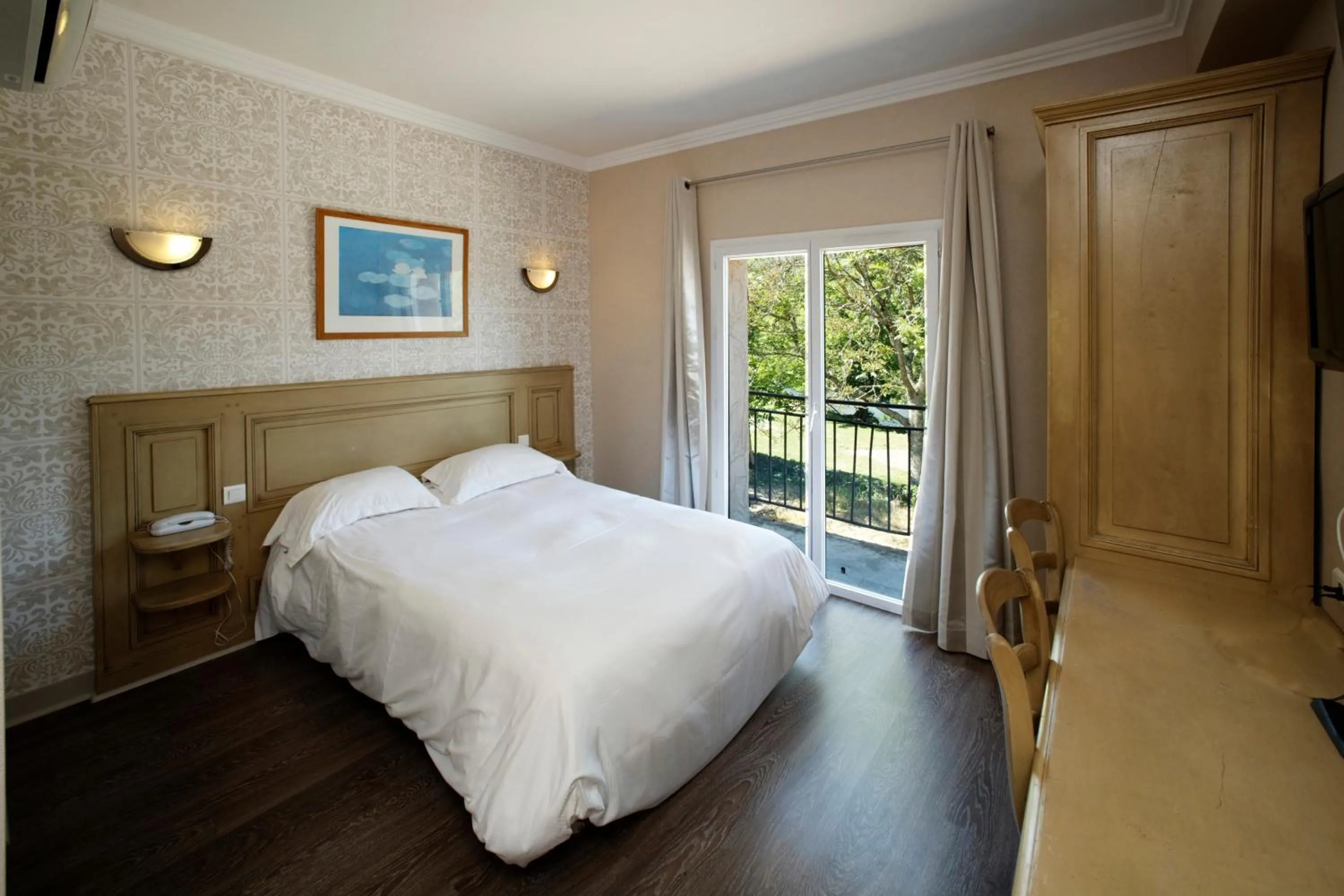 Bed in Hotel du Lac Foix