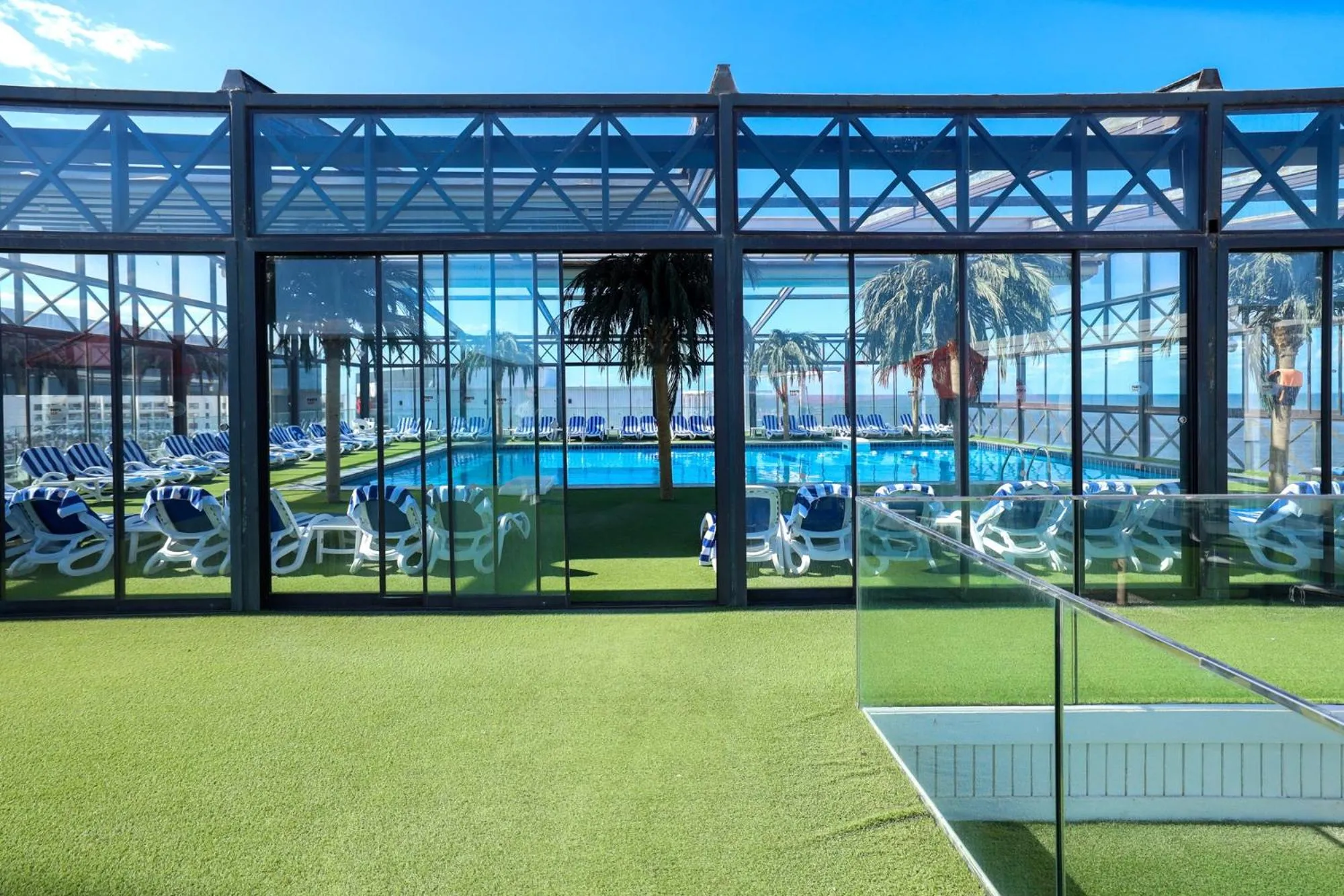 Swimming pool in Porto Said Hotel & Spa