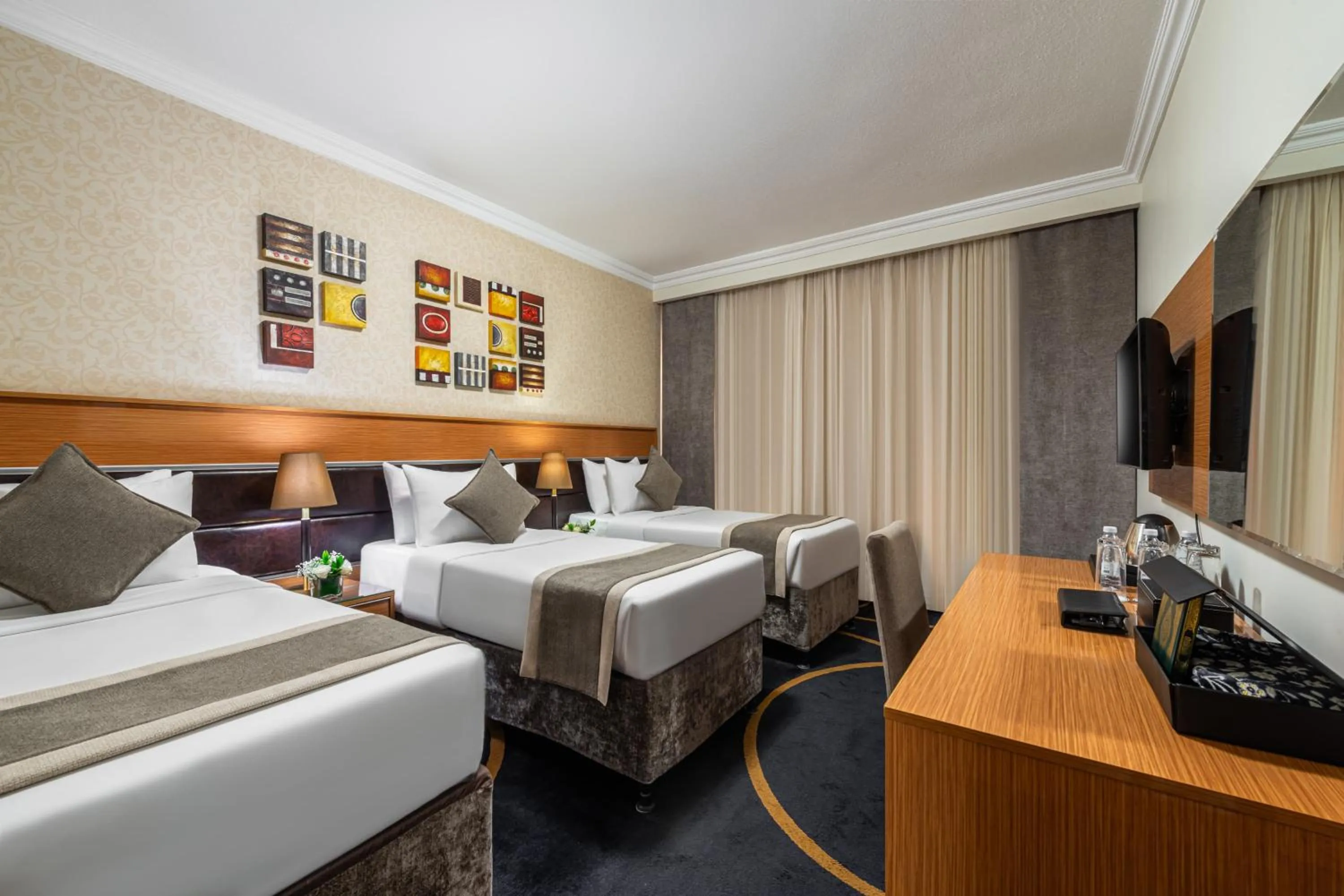 Bedroom, Bed in Golden Tulip Al Shakreen