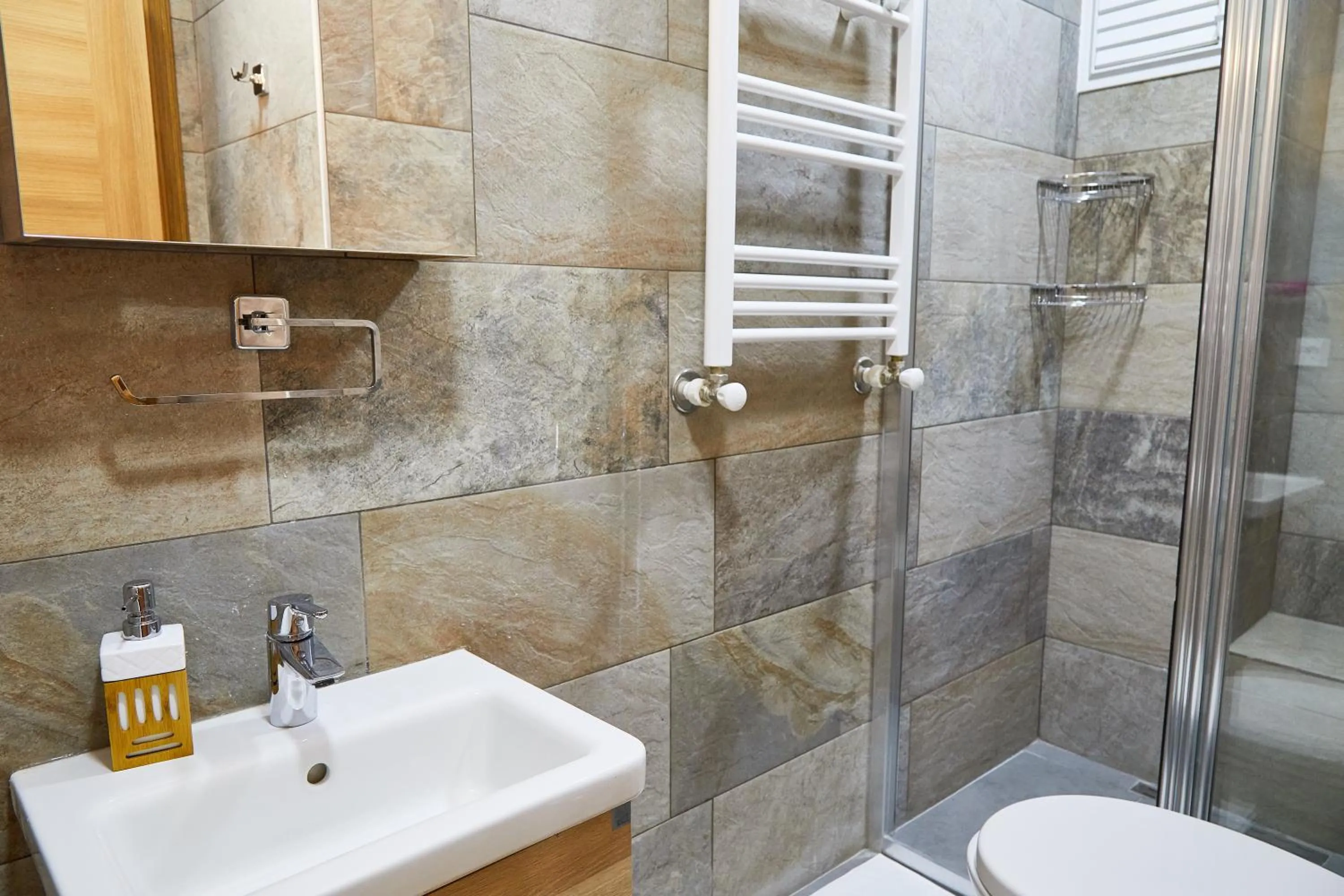 Shower in No 8 Galata