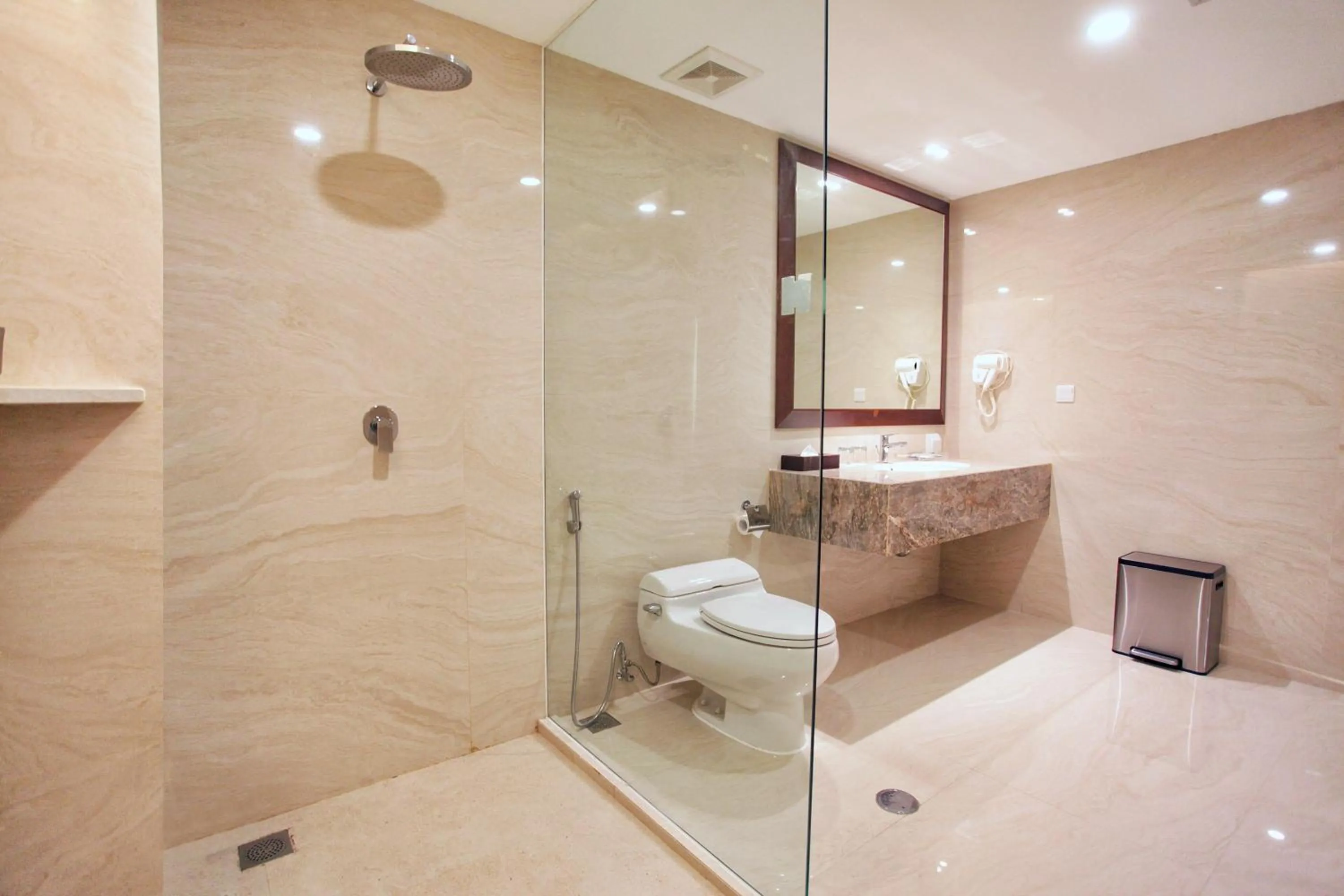 Grand Whiz Megamas Manado