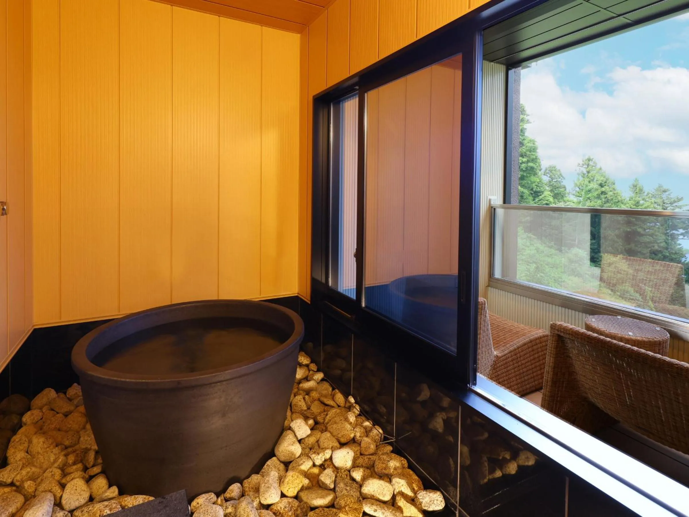 Property building in Rakuyu