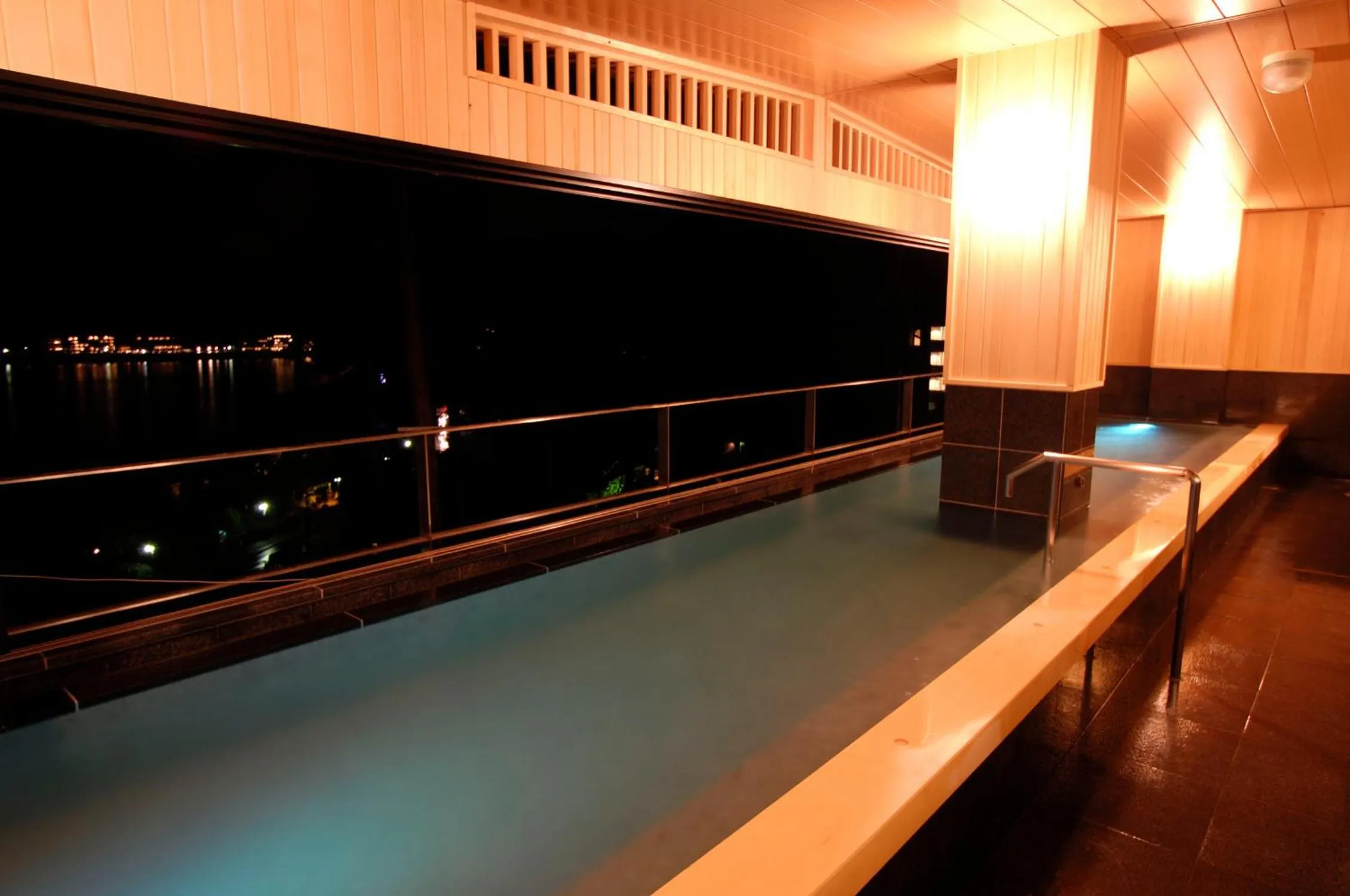 Hot Spring Bath in Rakuyu