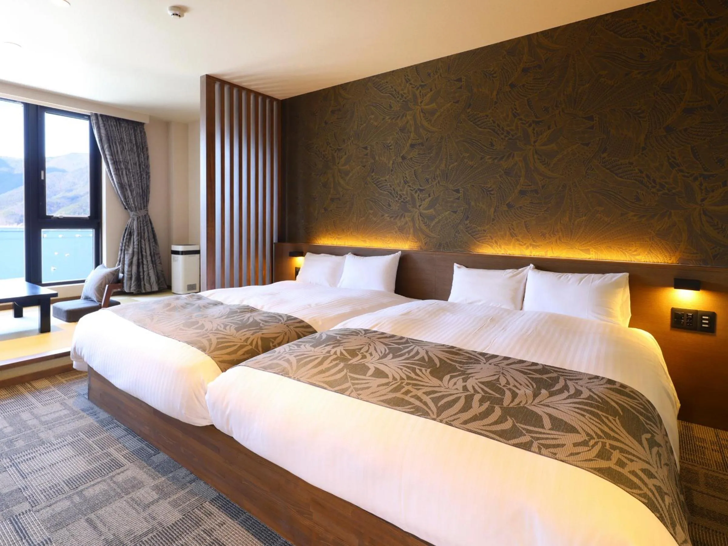 Photo of the whole room, Bed in Rakuyu