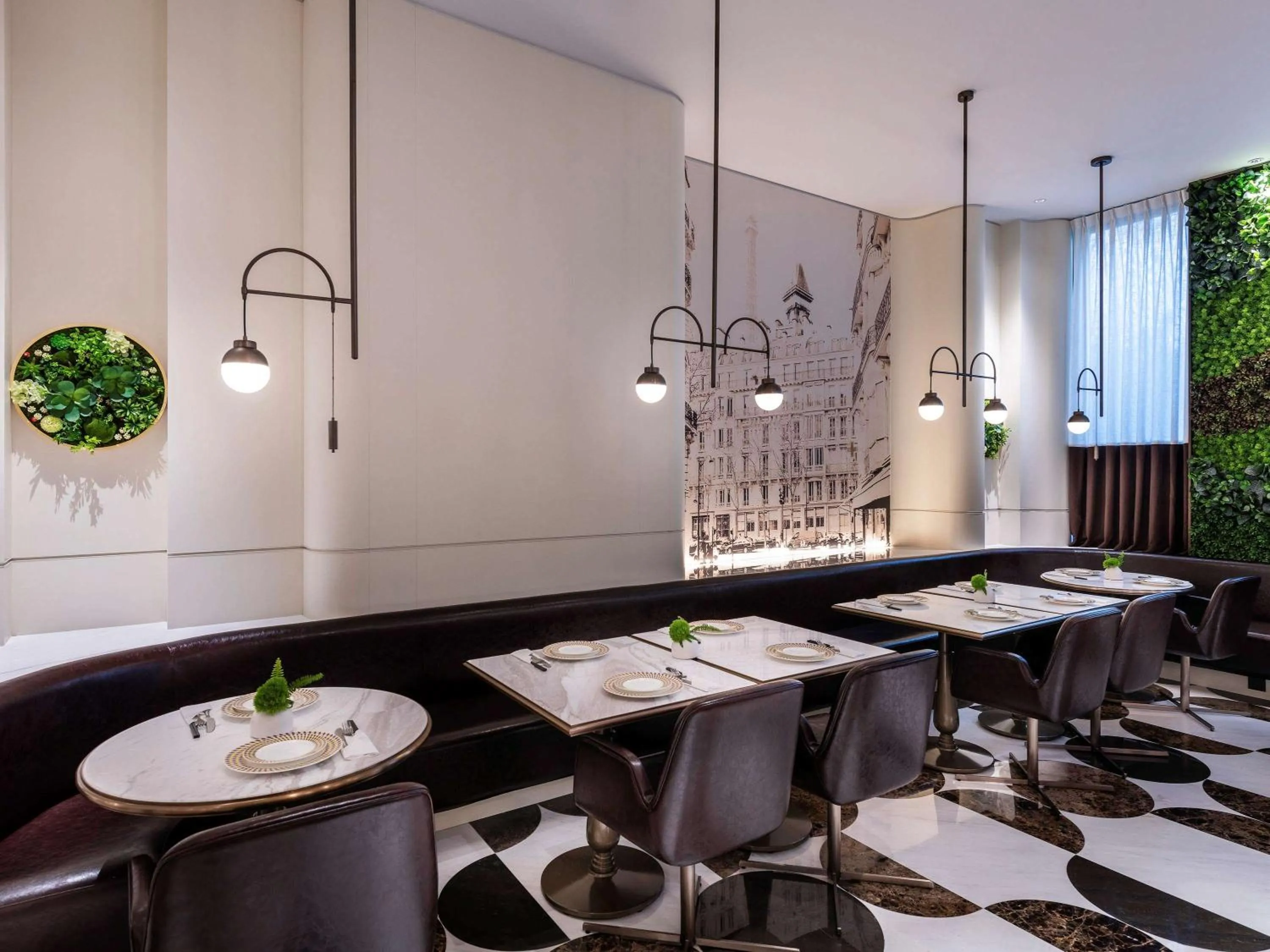 Restaurant/places to eat in Mercure Shanghai Hongqiao Central