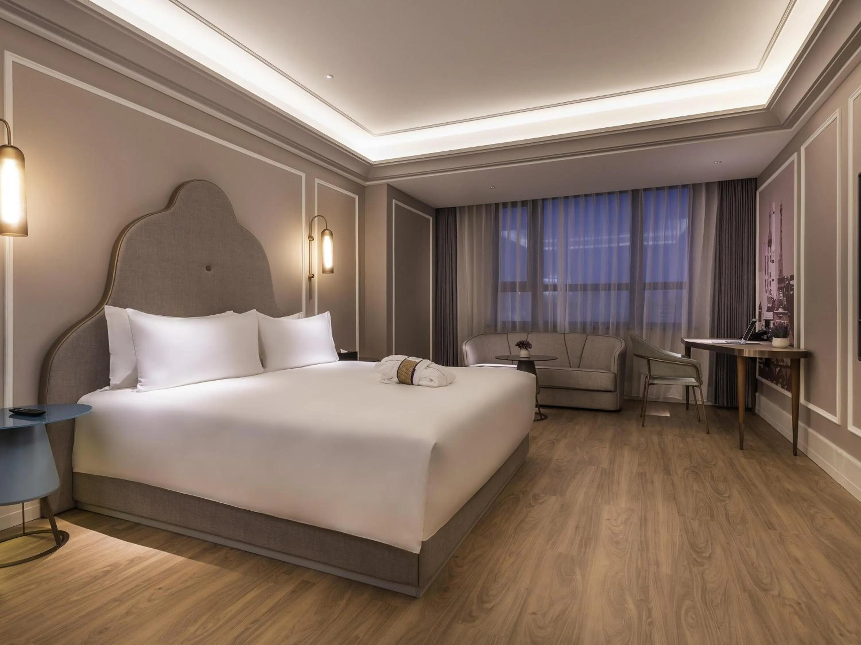 Restaurant/places to eat, Bed in Mercure Shanghai Hongqiao Central