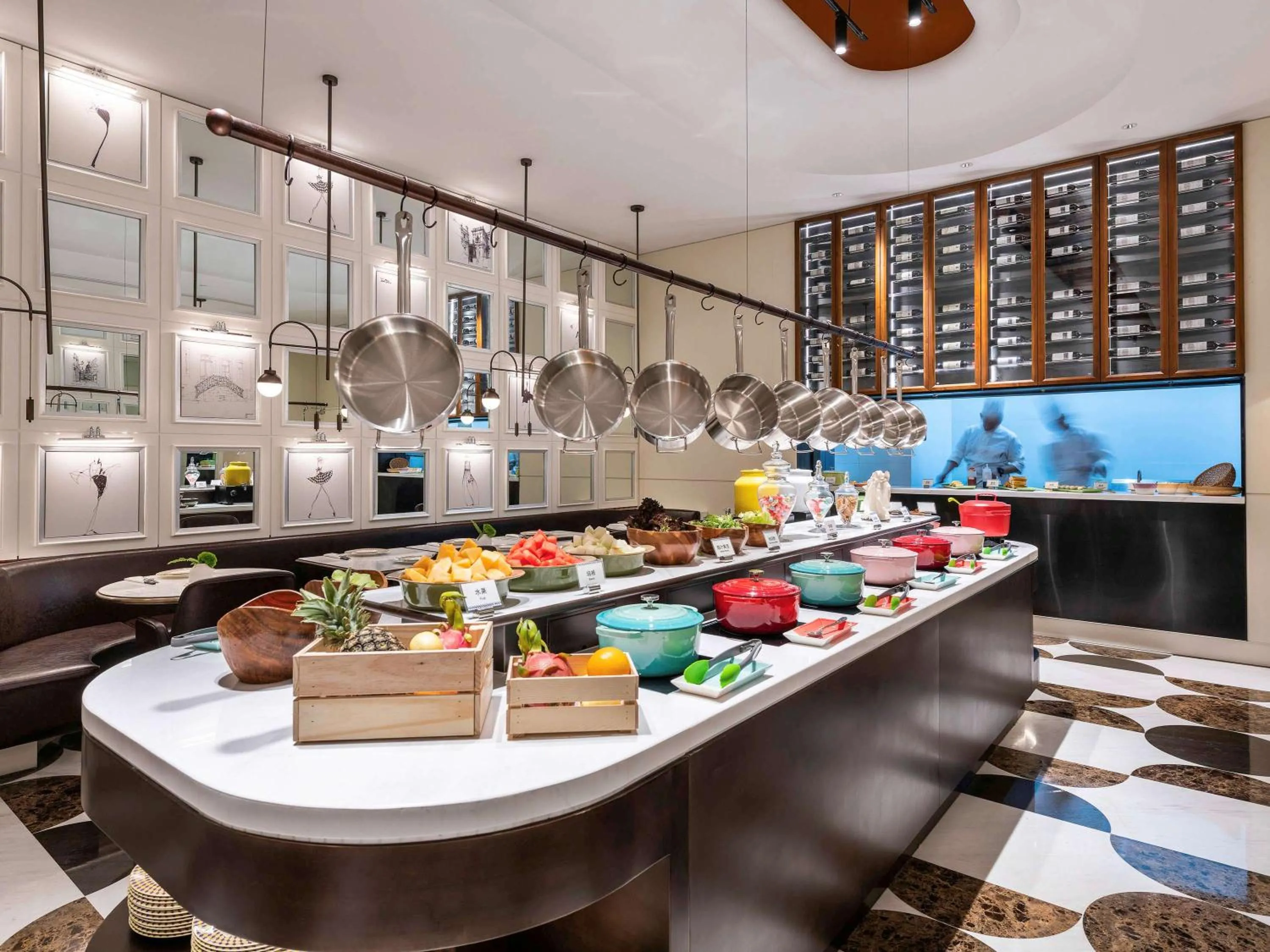 Restaurant/places to eat in Mercure Shanghai Hongqiao Central