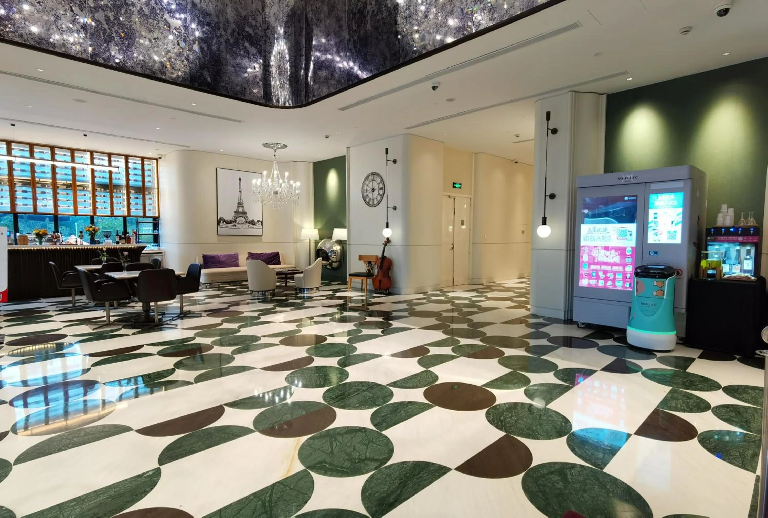 Lounge or bar in Mercure Shanghai Hongqiao Central