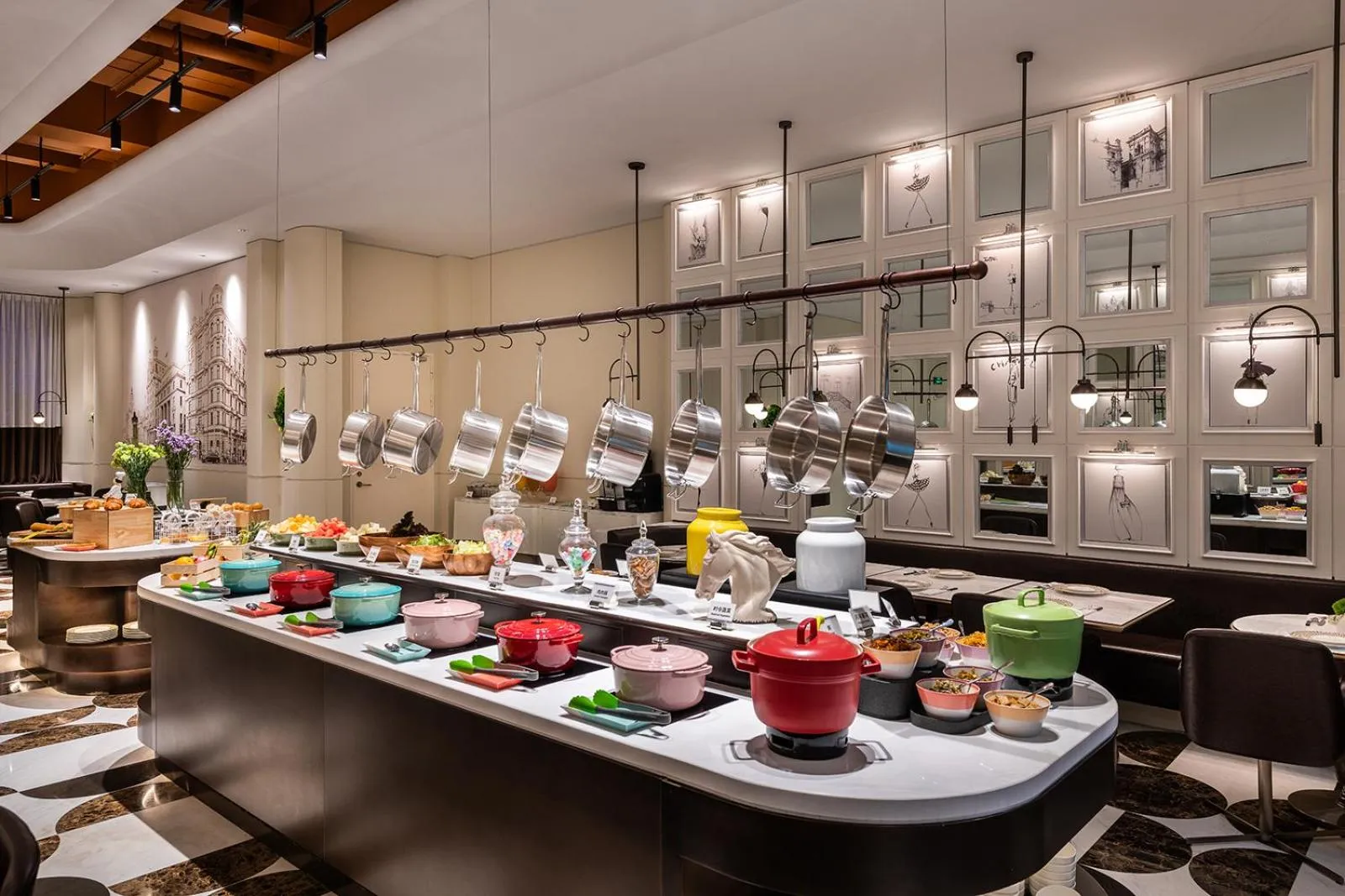 Restaurant/places to eat in Mercure Shanghai Hongqiao Central