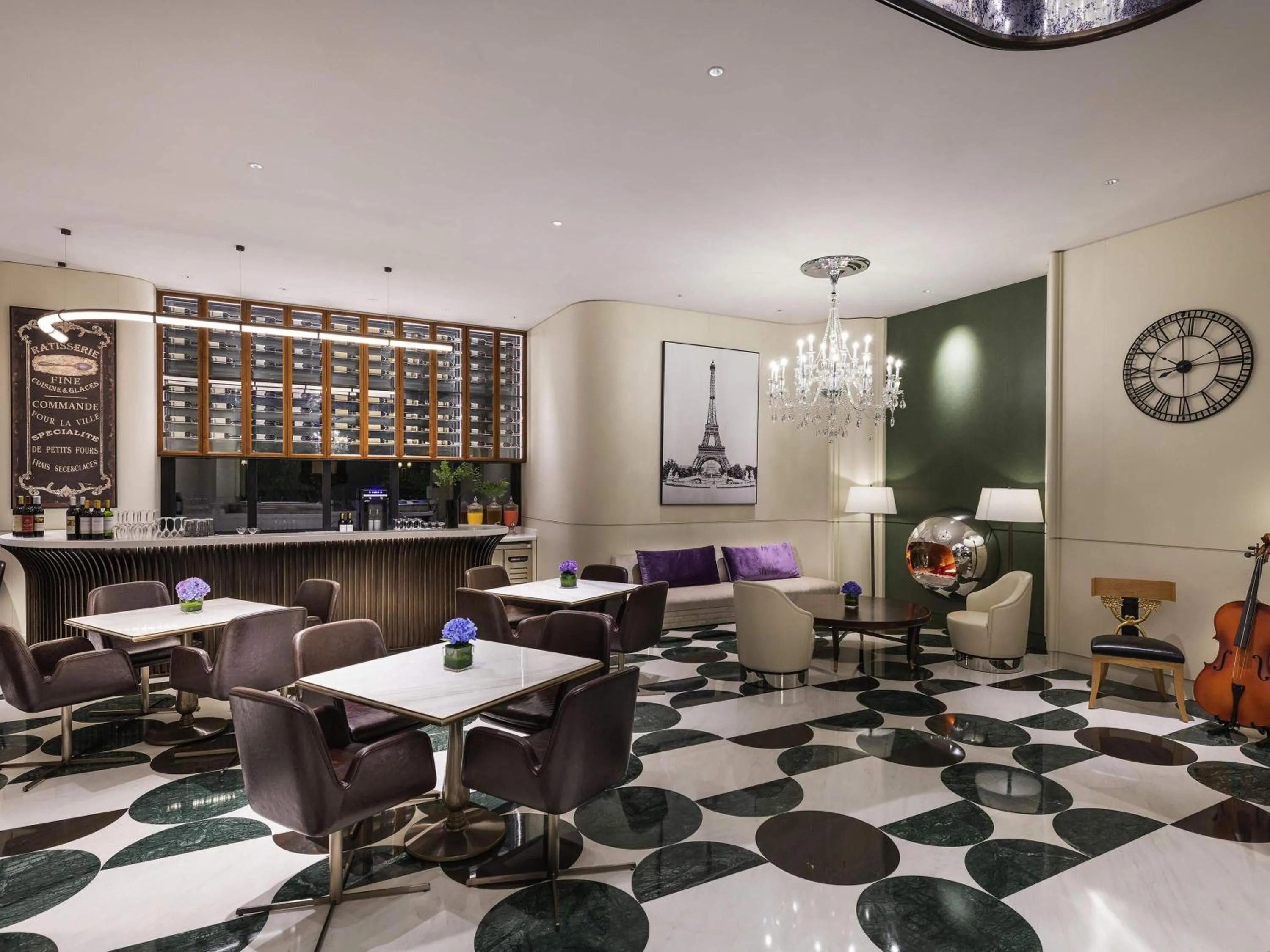 Lounge or bar in Mercure Shanghai Hongqiao Central