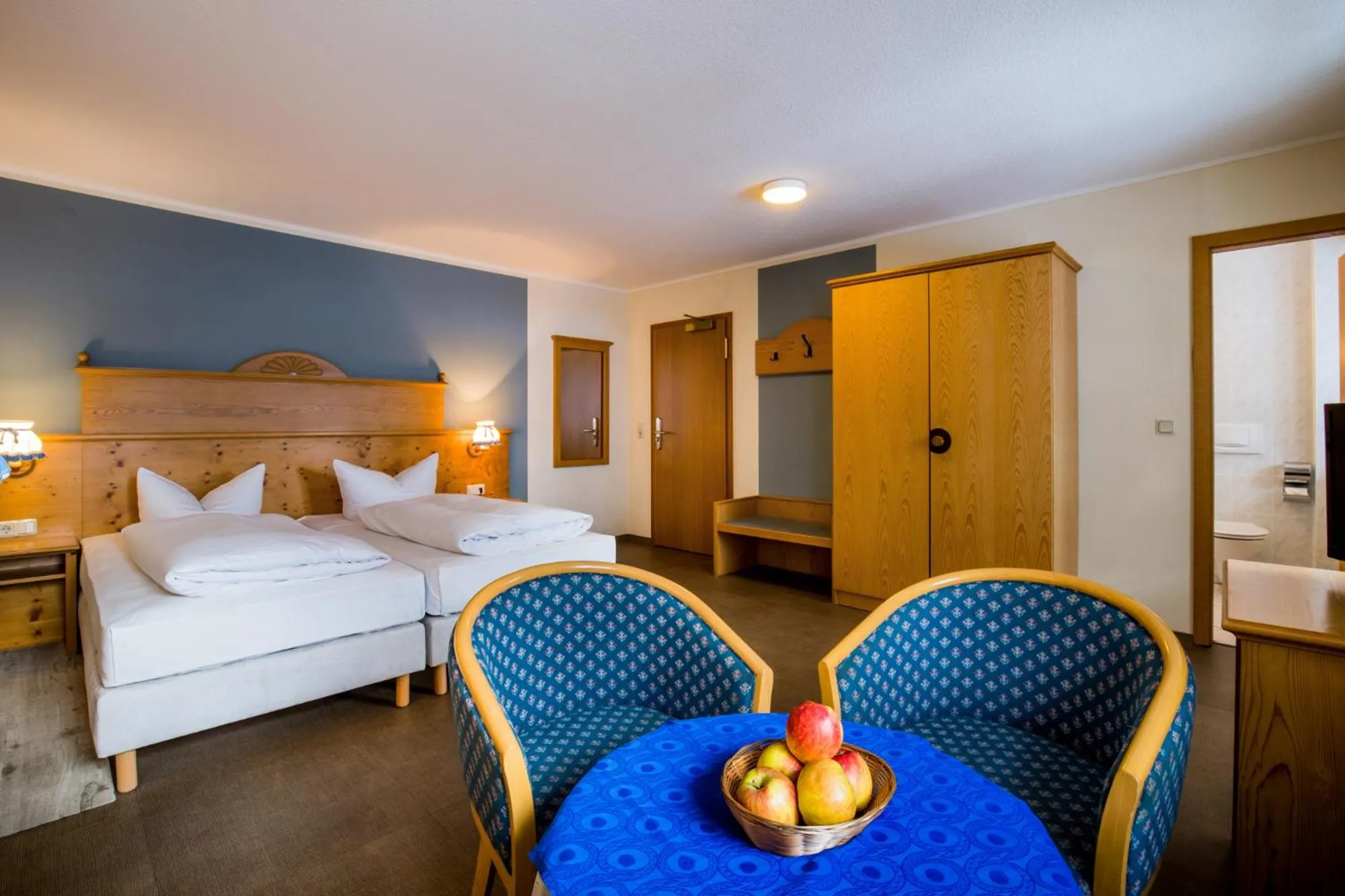 Photo of the whole room, Bed in Rübezahlbaude