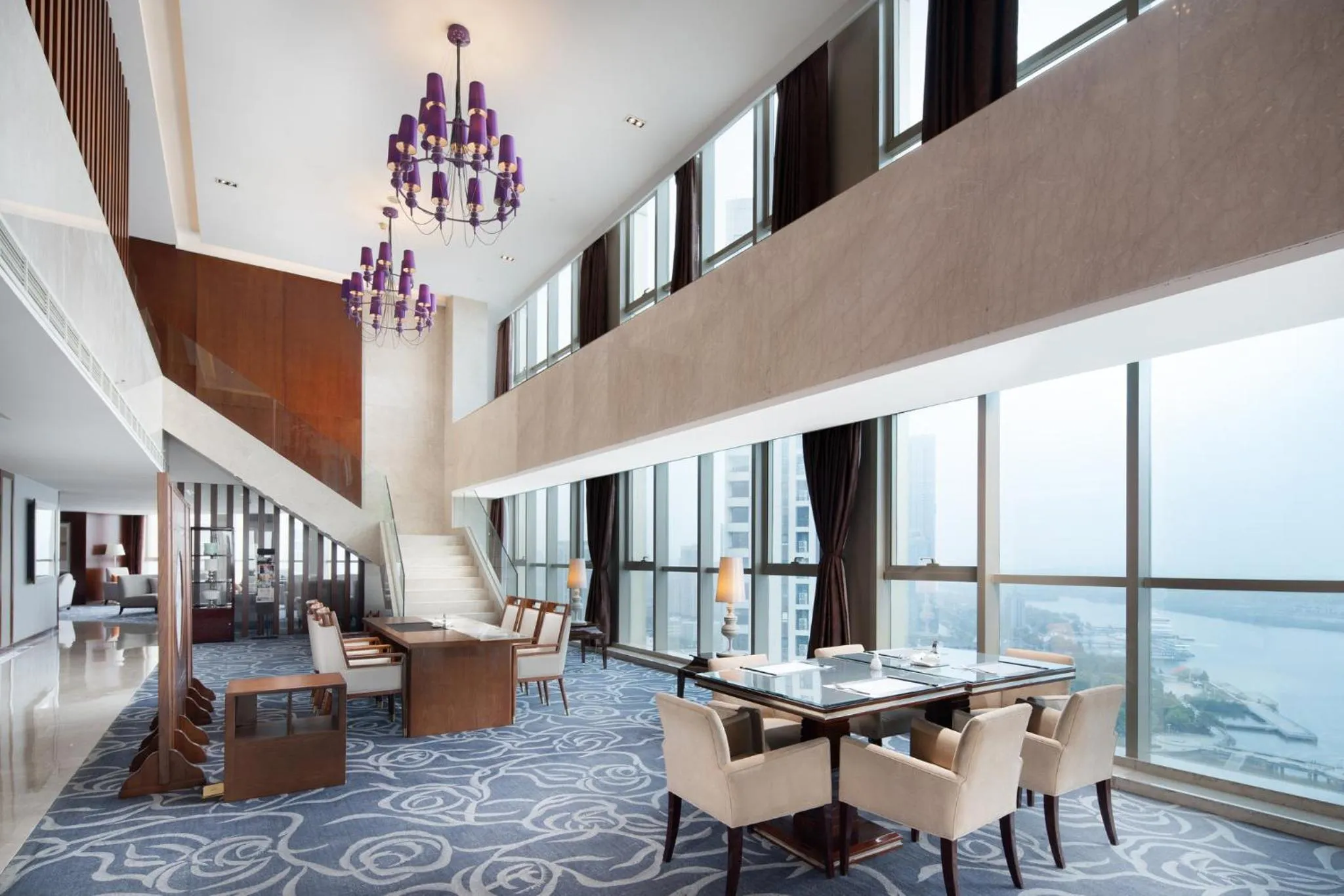 Lounge or bar in Crowne Plaza Zhenjiang by IHG