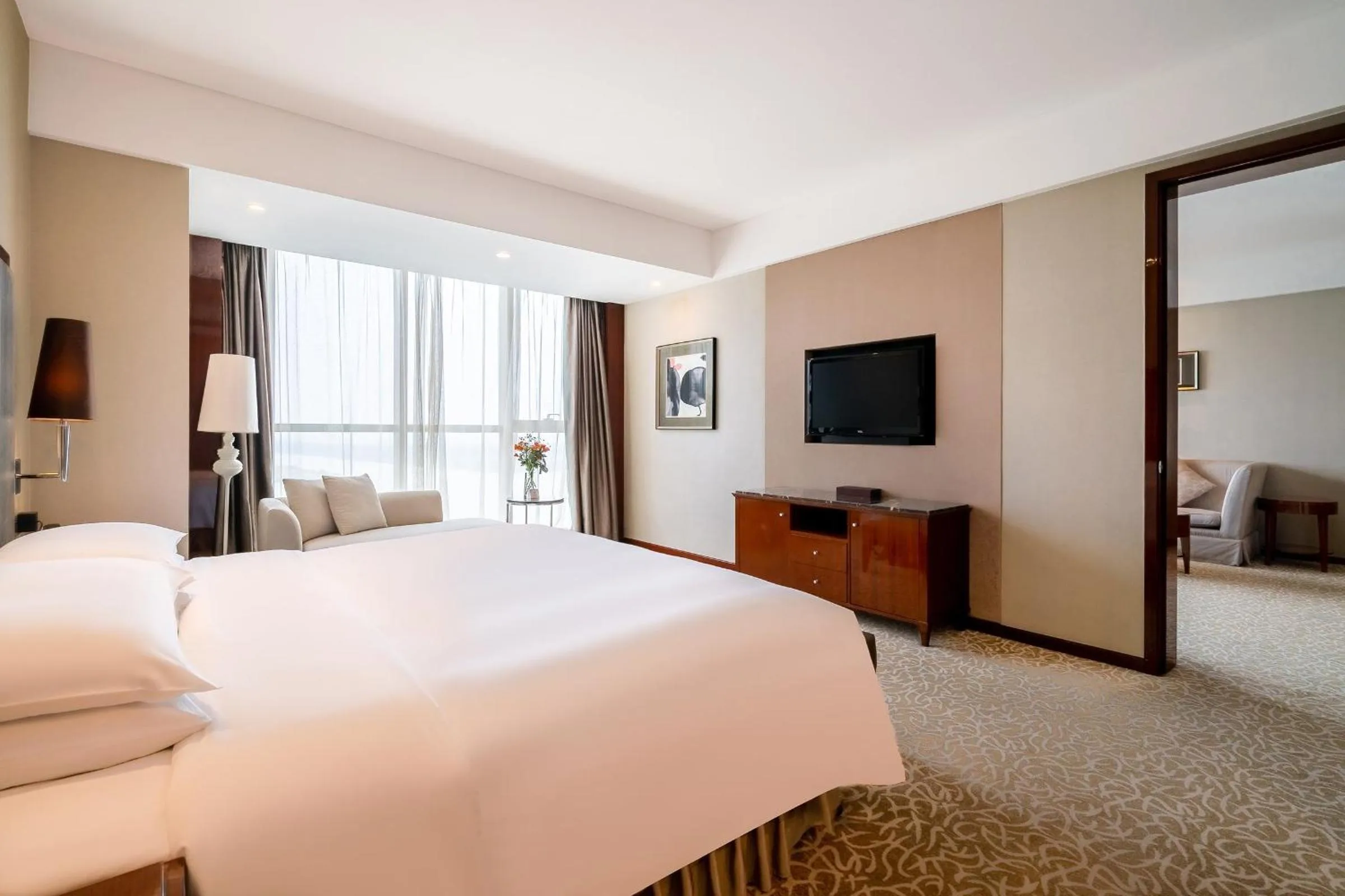 Photo of the whole room, Bed in Crowne Plaza Zhenjiang by IHG