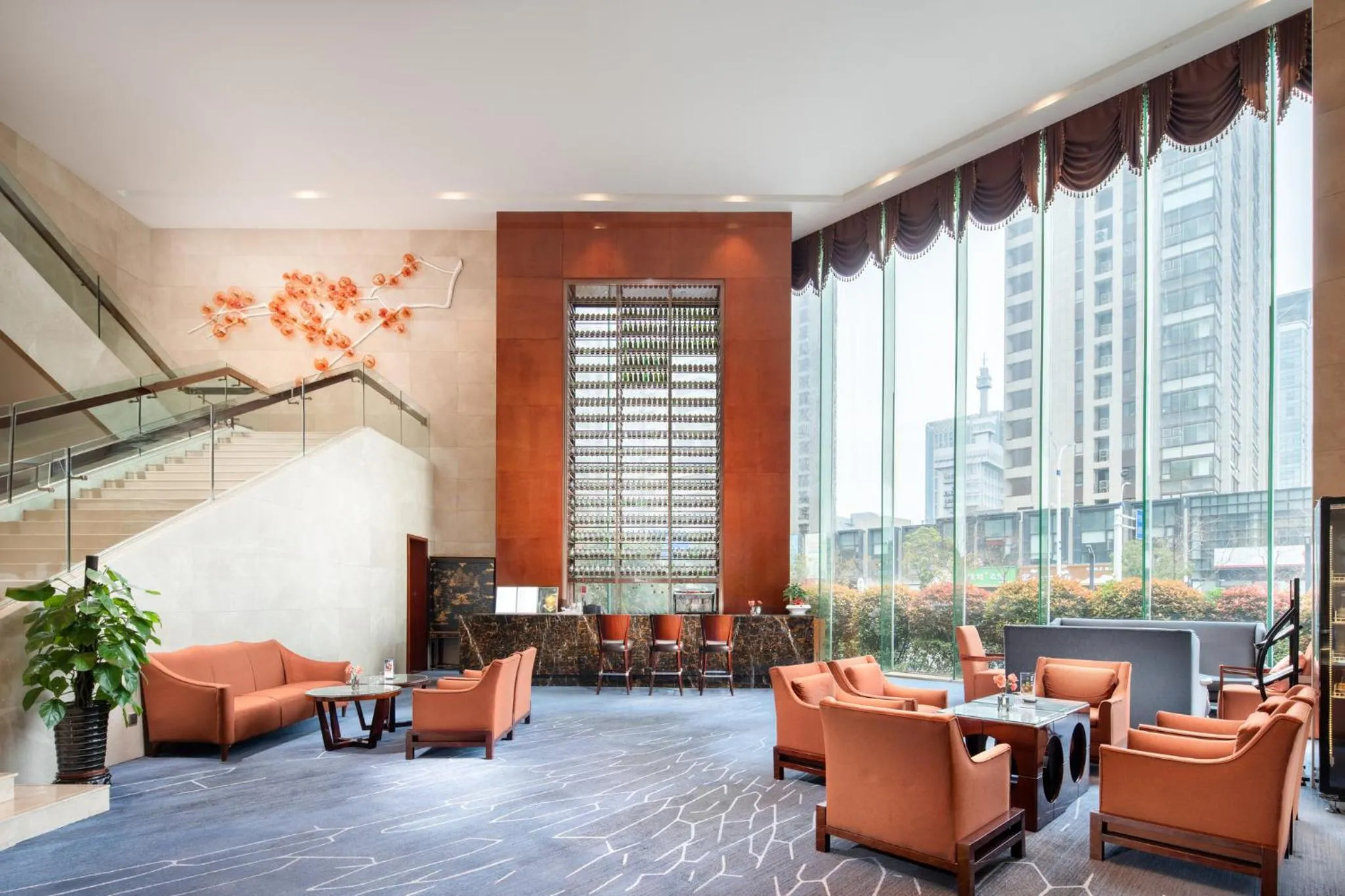 Lounge or bar in Crowne Plaza Zhenjiang by IHG