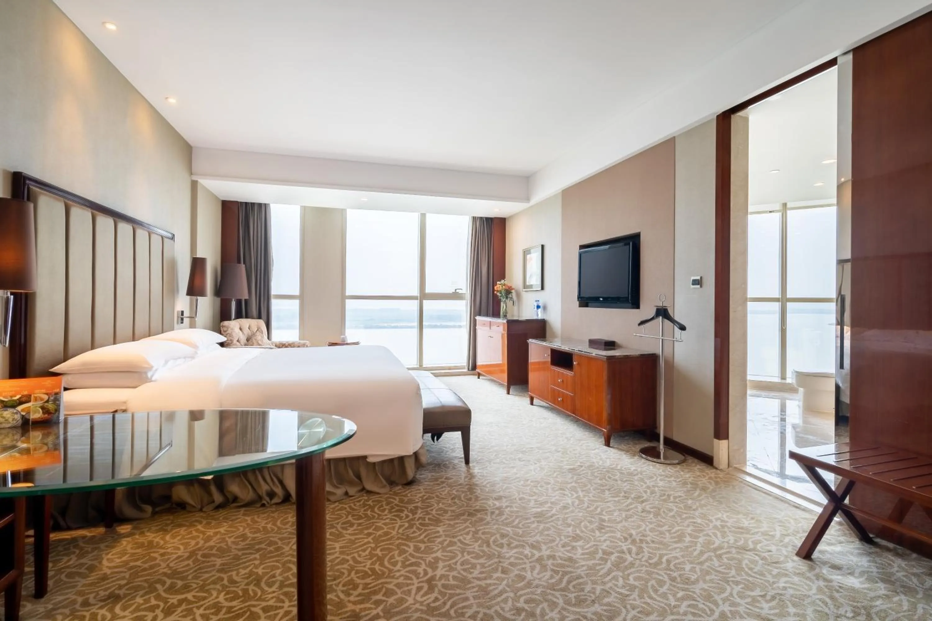 TV and multimedia, Bed in Crowne Plaza Zhenjiang by IHG