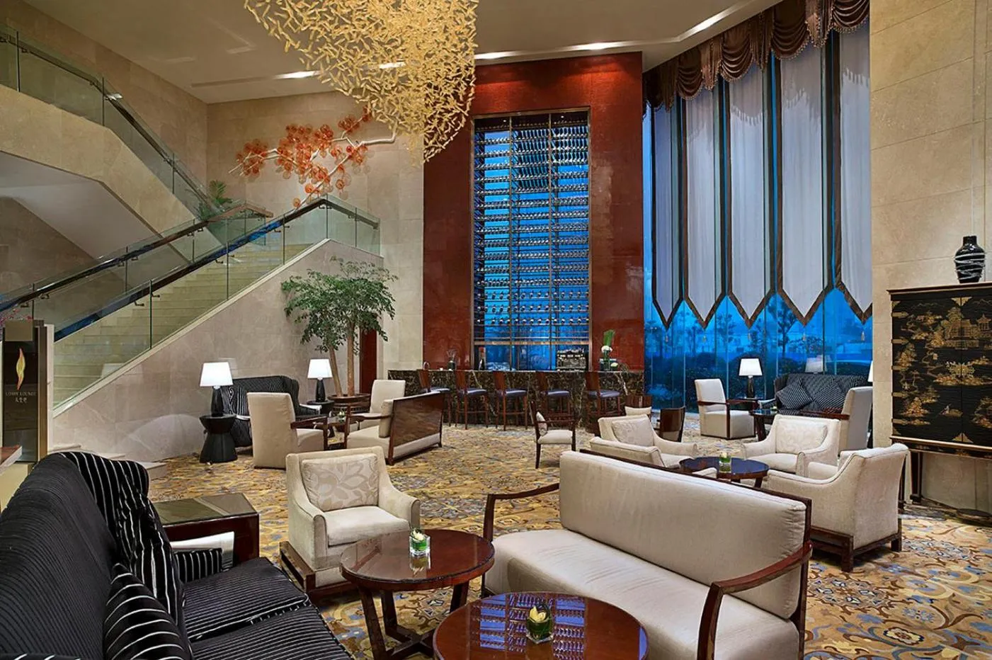 Lounge or bar in Crowne Plaza Zhenjiang by IHG