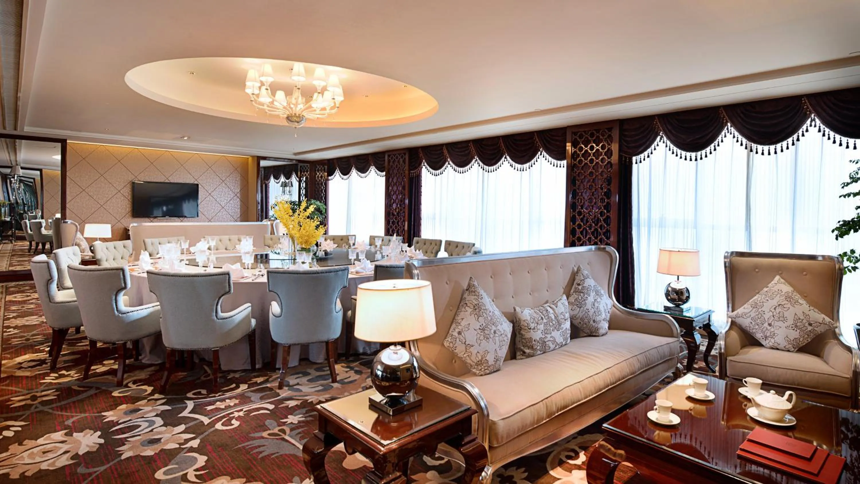 Restaurant/places to eat in Crowne Plaza Zhenjiang by IHG