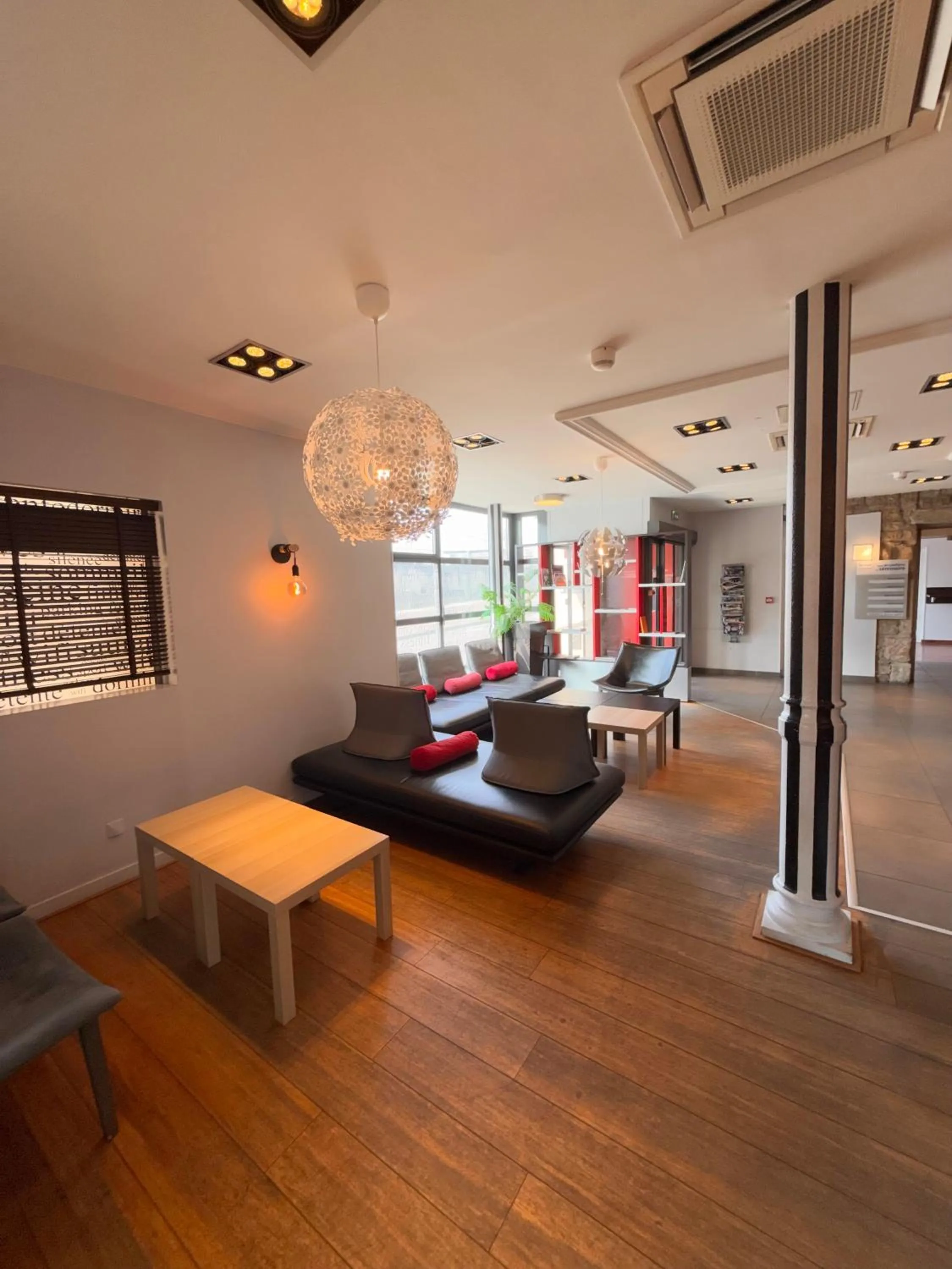 Living room in Kyriad Hotel Dijon Gare