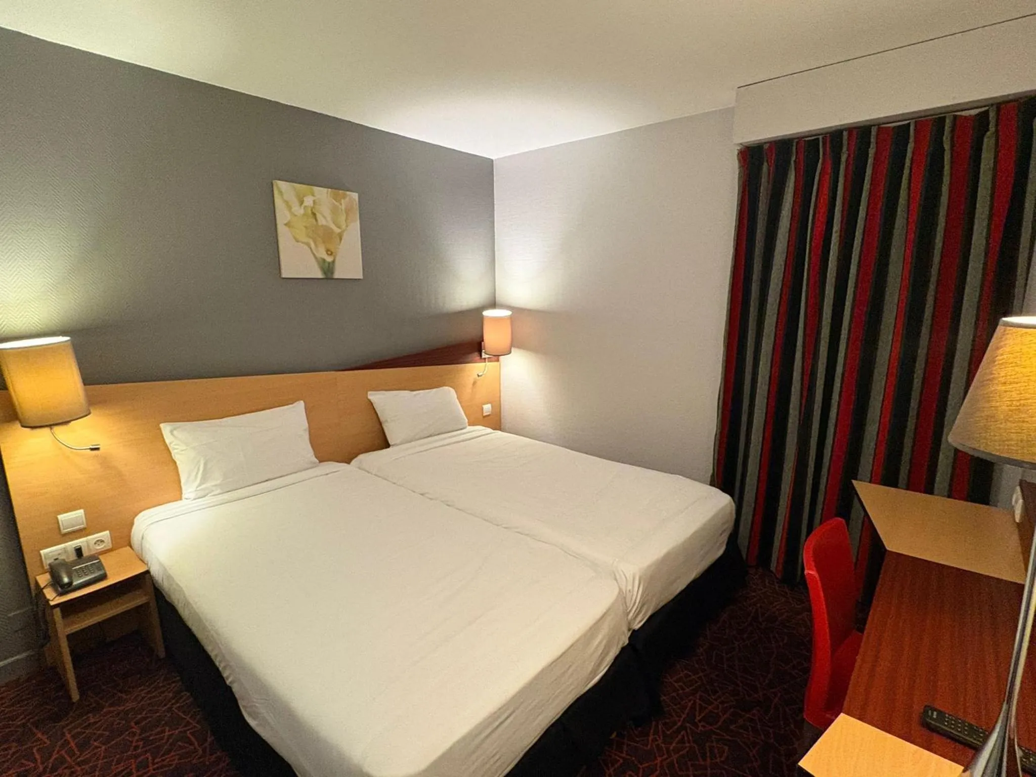 Bed in Kyriad Hotel Dijon Gare