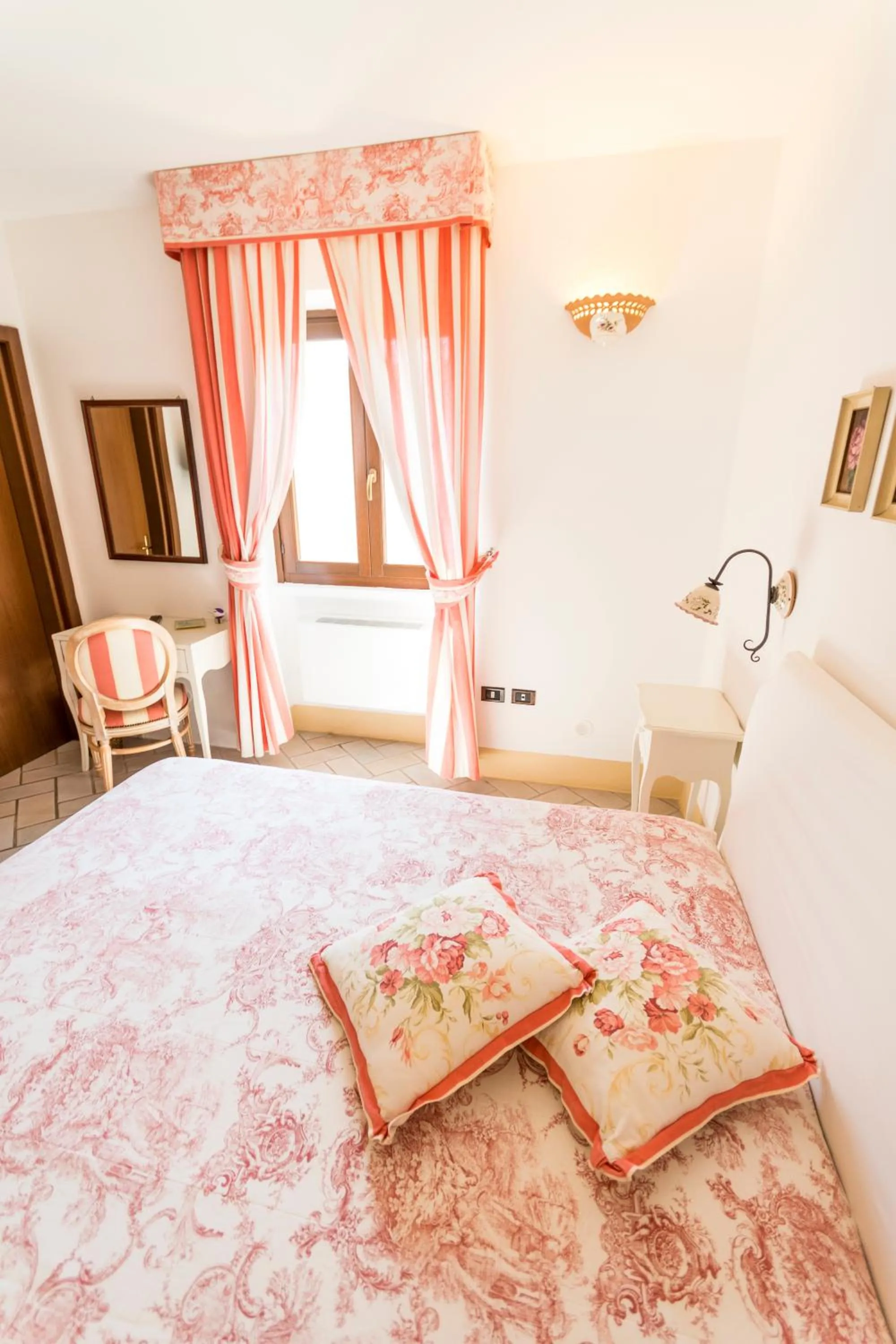 Decorative detail, Bed in Masseria Ruri Pulcra