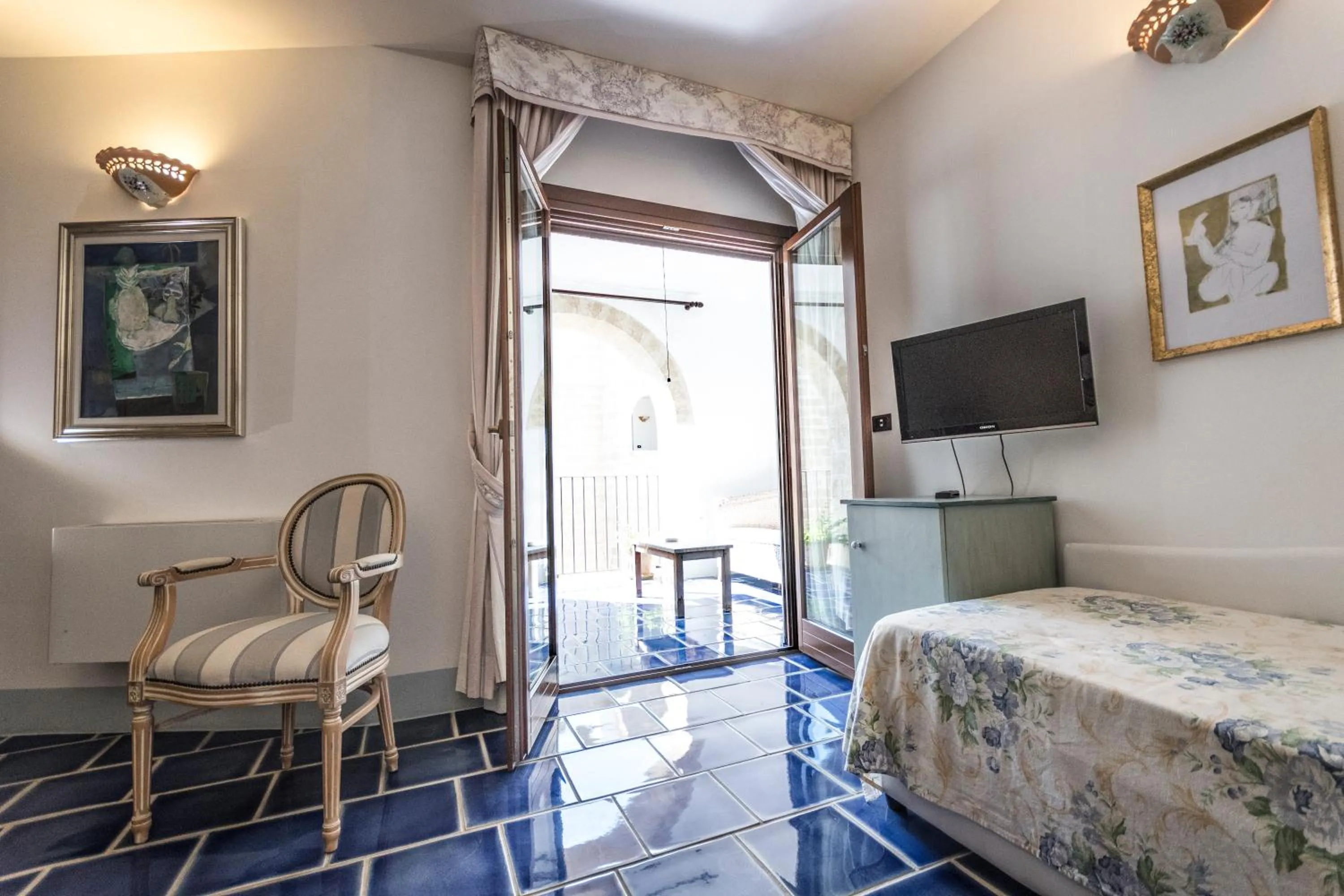 Balcony/Terrace, Bed in Masseria Ruri Pulcra