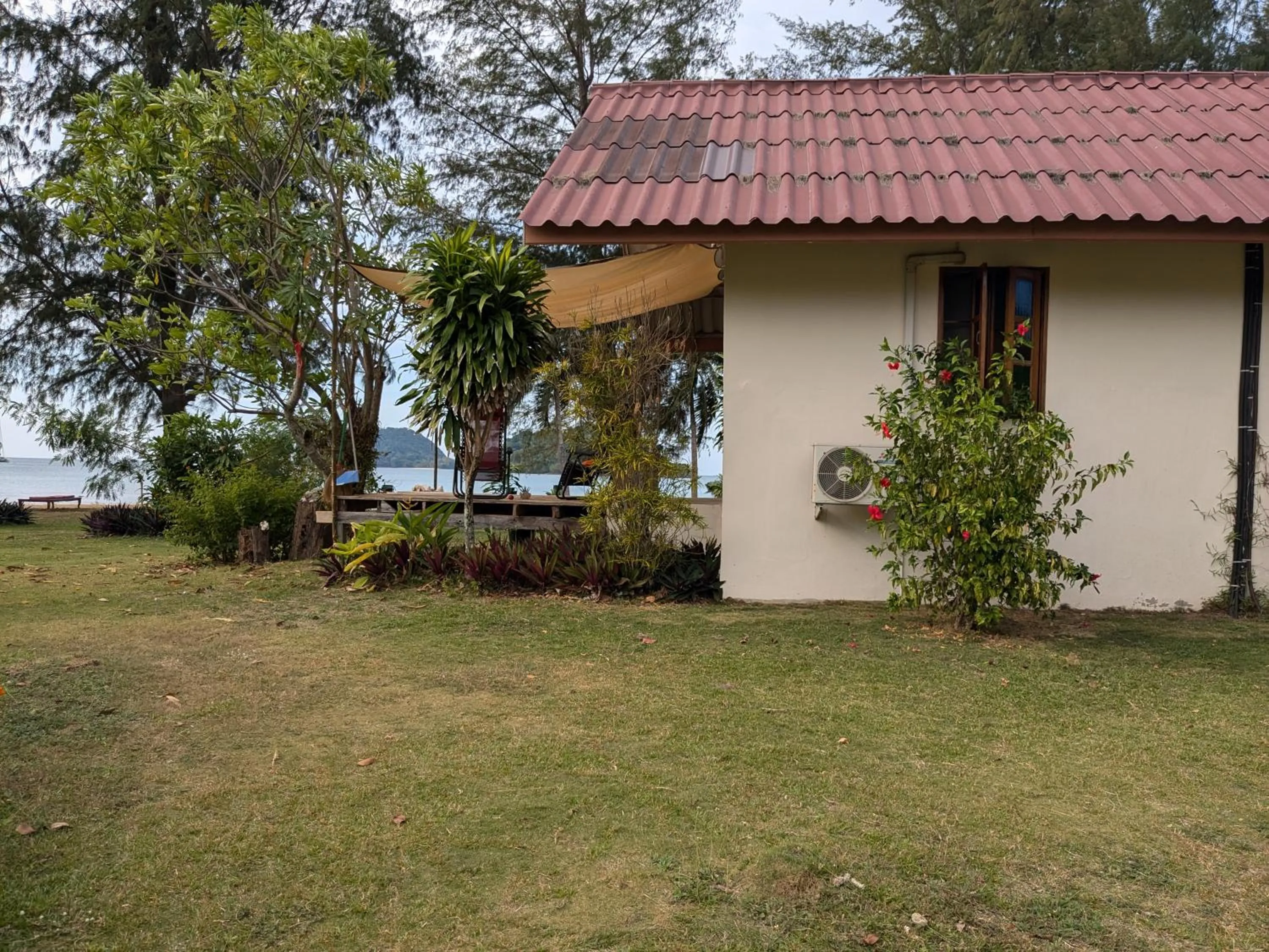 Bungalow - Beach Front in TK Beach Resort Koh Mak