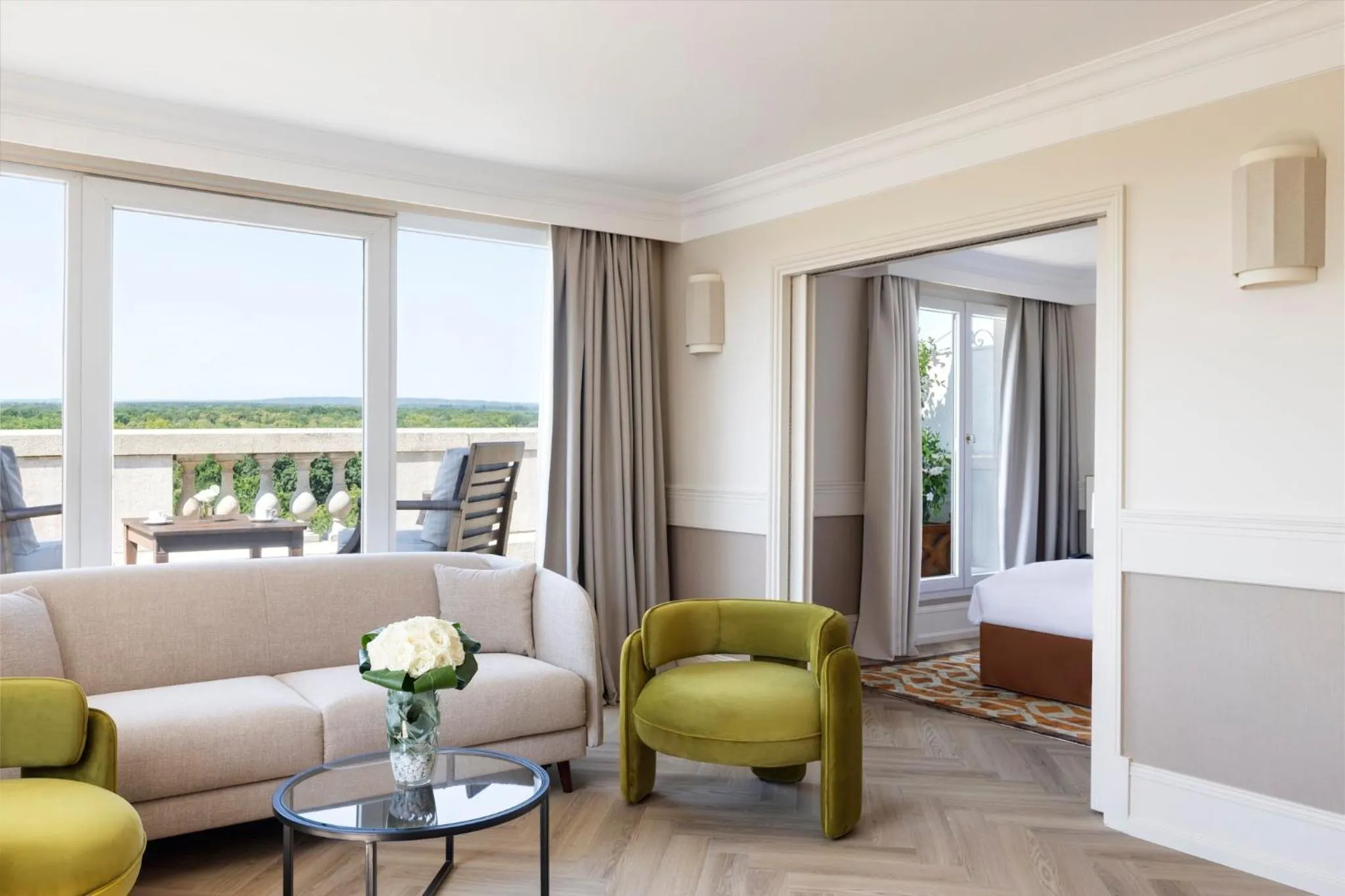 Photo of the whole room, Bed in InterContinental Hotels Chantilly Chateau Mont Royal by IHG