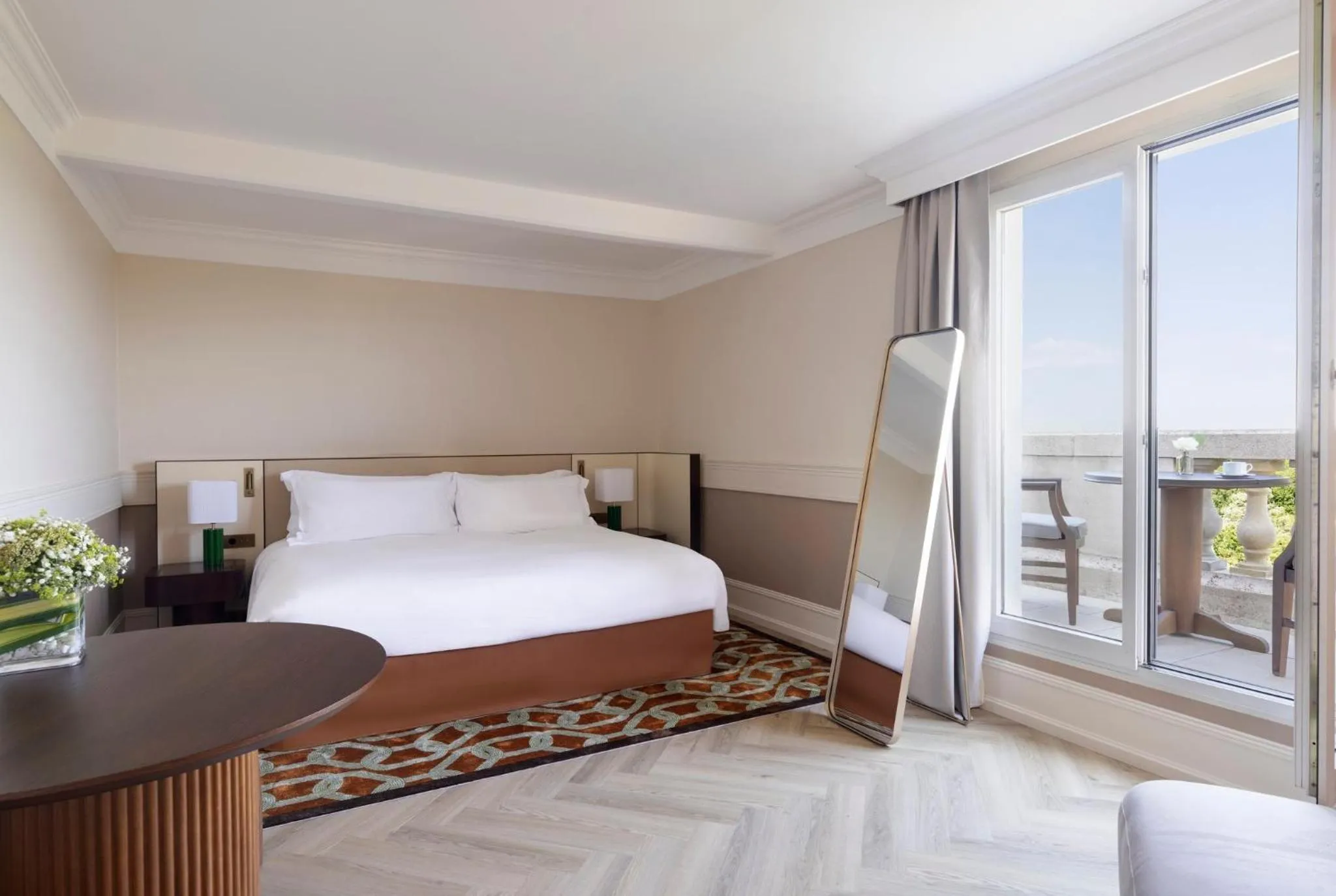 Photo of the whole room, Bed in InterContinental Hotels Chantilly Chateau Mont Royal by IHG